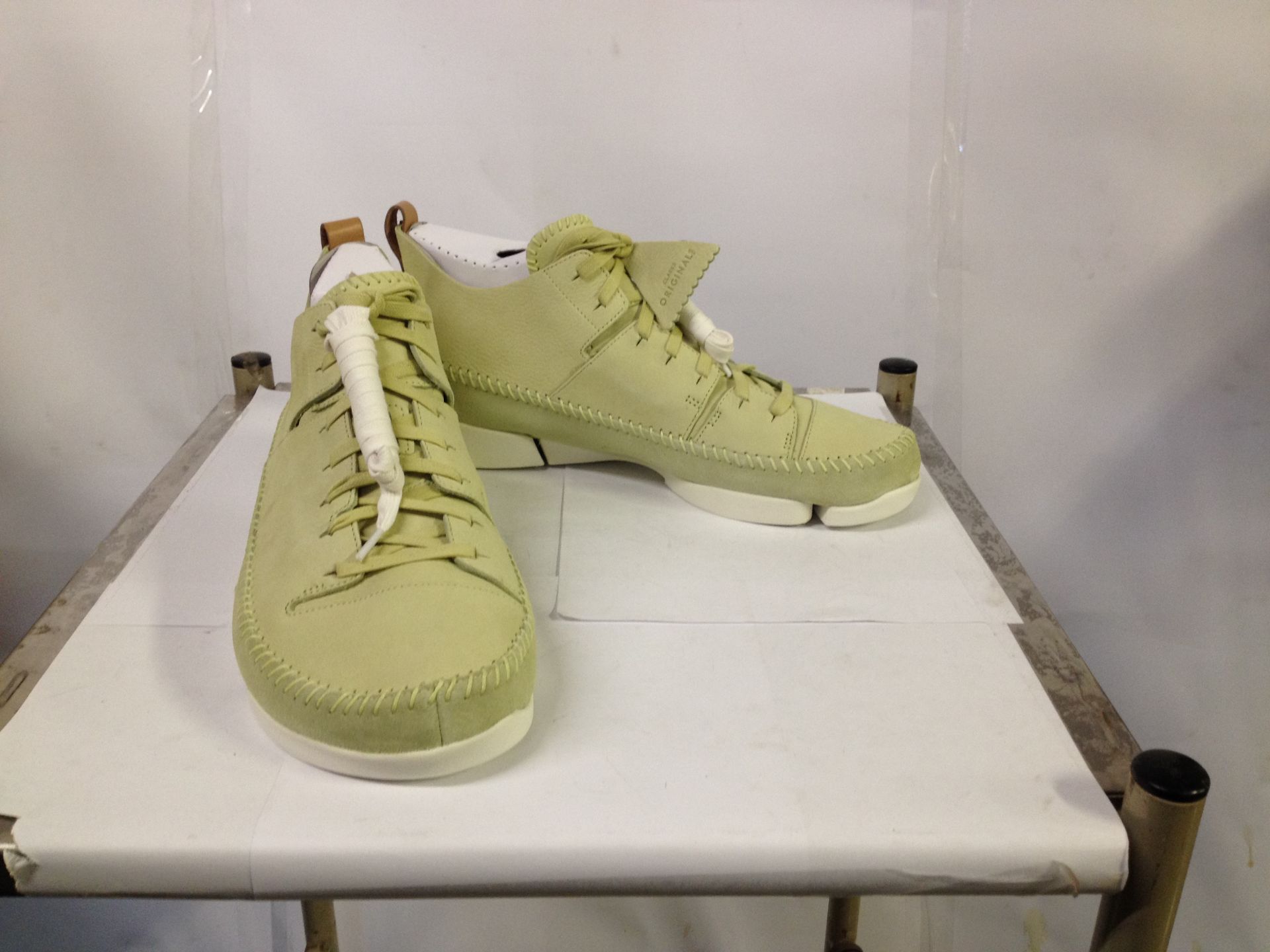 1 x Clarks Originals Shoes | Trigenic Flex | Colour: Sage Nubuck | UK Size: 11 | RRP £ 11O - Image 2 of 2