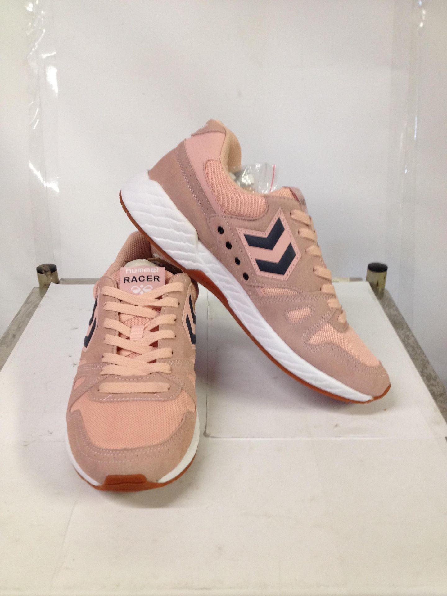 1 x Hummel Trainers | Legend Marathona | Colour: Mellow Rose | UK Size: 10.5 | RRP £ 70