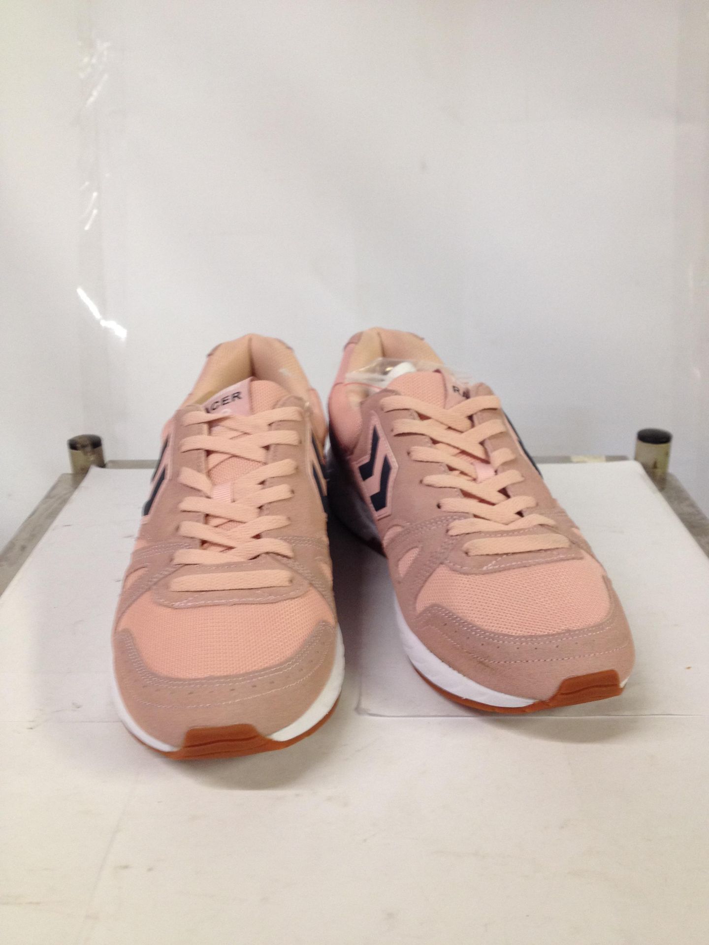 1 x Hummel Trainers | Legend Marathona | Colour: Mellow Rose | UK Size: 11 | RRP £ 70 - Image 2 of 2