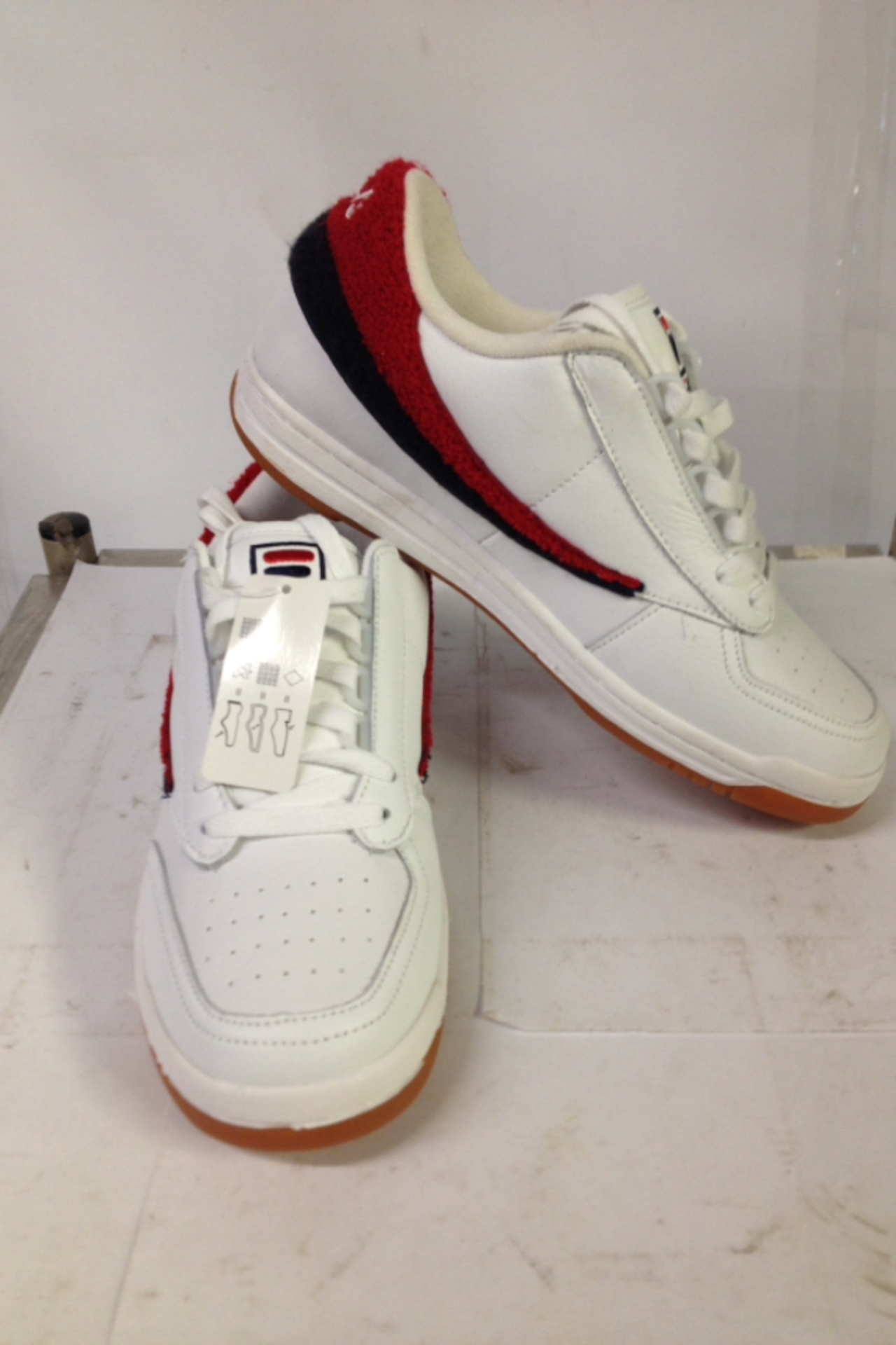 1 x Fila Trainers | Original Tennis Varsity | Colour: Wht/Fnvy/Fred | UK Size: 8 | RRP £ 75