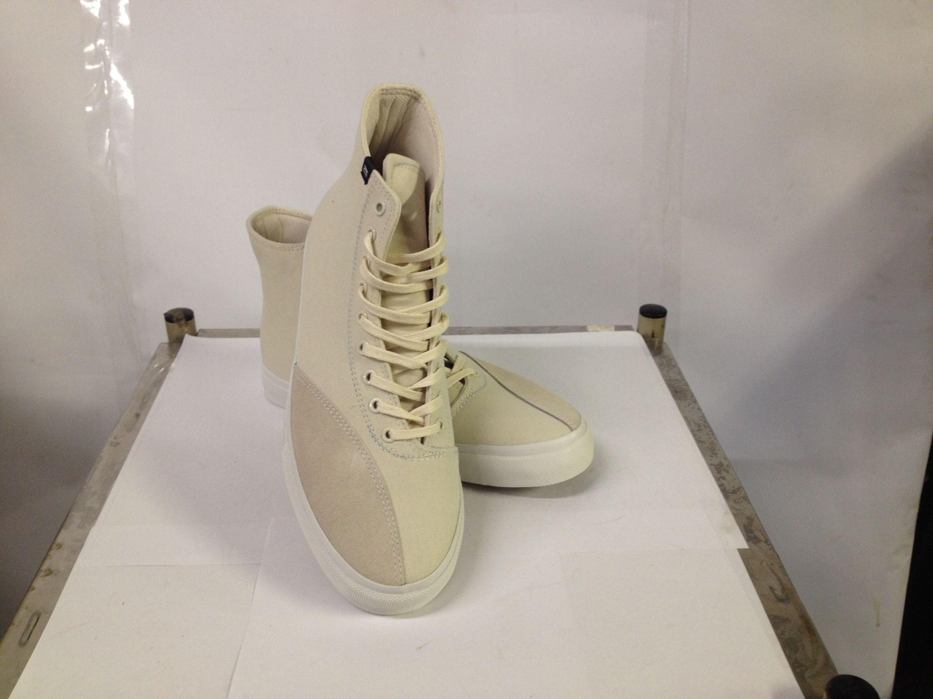 1 x Dodds High Top Sneakers | Colour: Winter White | UK Size: 8 | Unisex | RRP £ 55