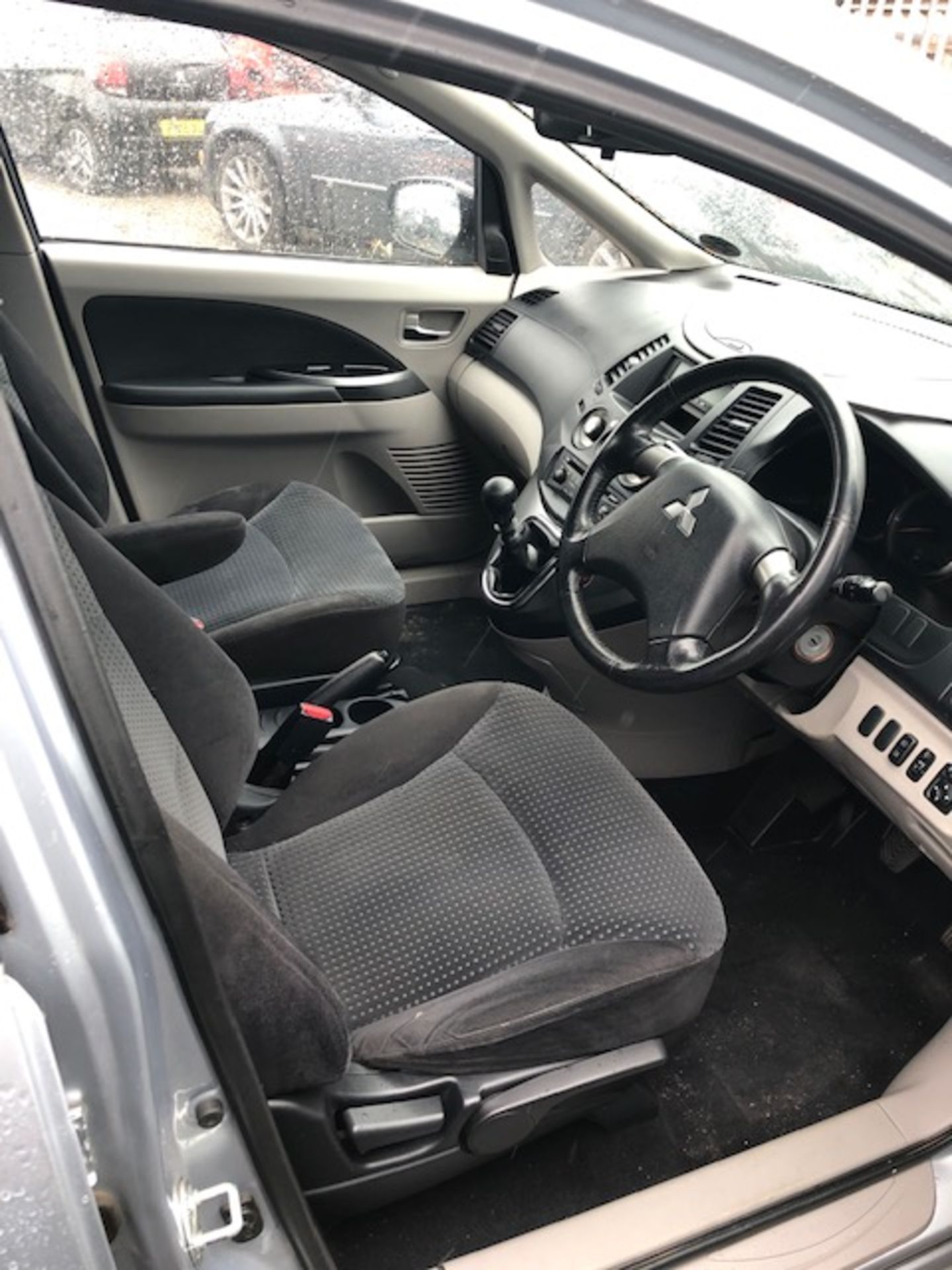 Mitsubishi Grandis Classic Di-D MPV | Reg: YC07 FNA | 110,968 Miles - Image 6 of 11