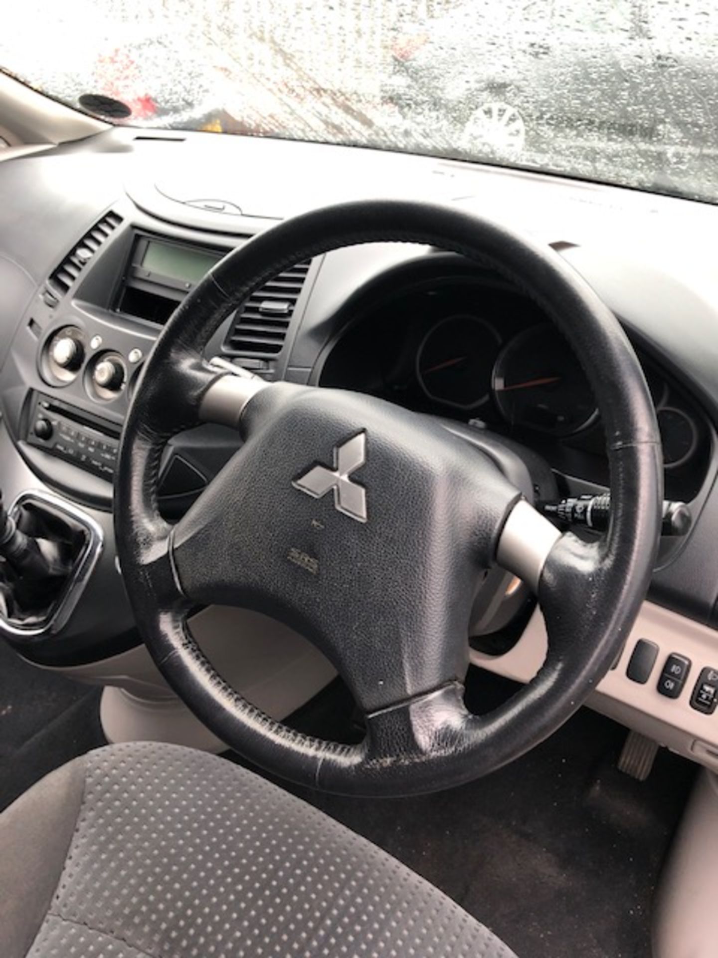 Mitsubishi Grandis Classic Di-D MPV | Reg: YC07 FNA | 110,968 Miles - Image 8 of 11