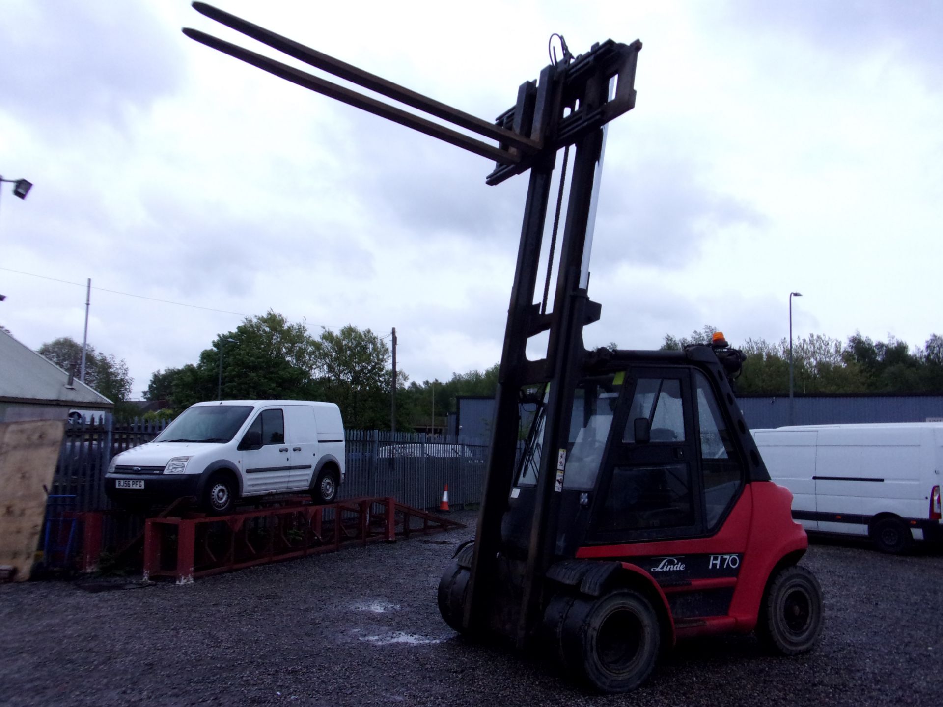 Linde H70 7 Tonne Diesel Forklift w/ 10ft Forks - Image 3 of 10