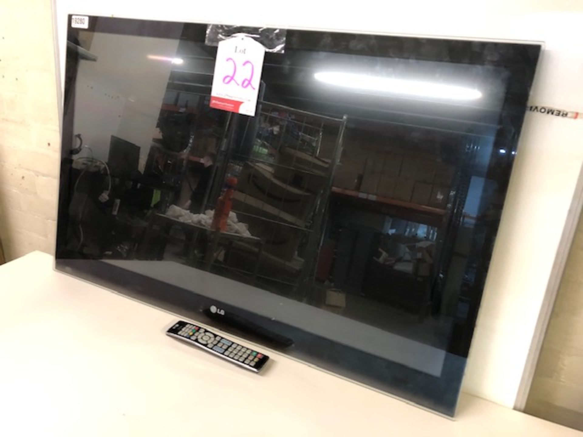 LG 42SL9500 42" LED Television w/ Bluetooth Module | YOM: 2009 - Image 2 of 5