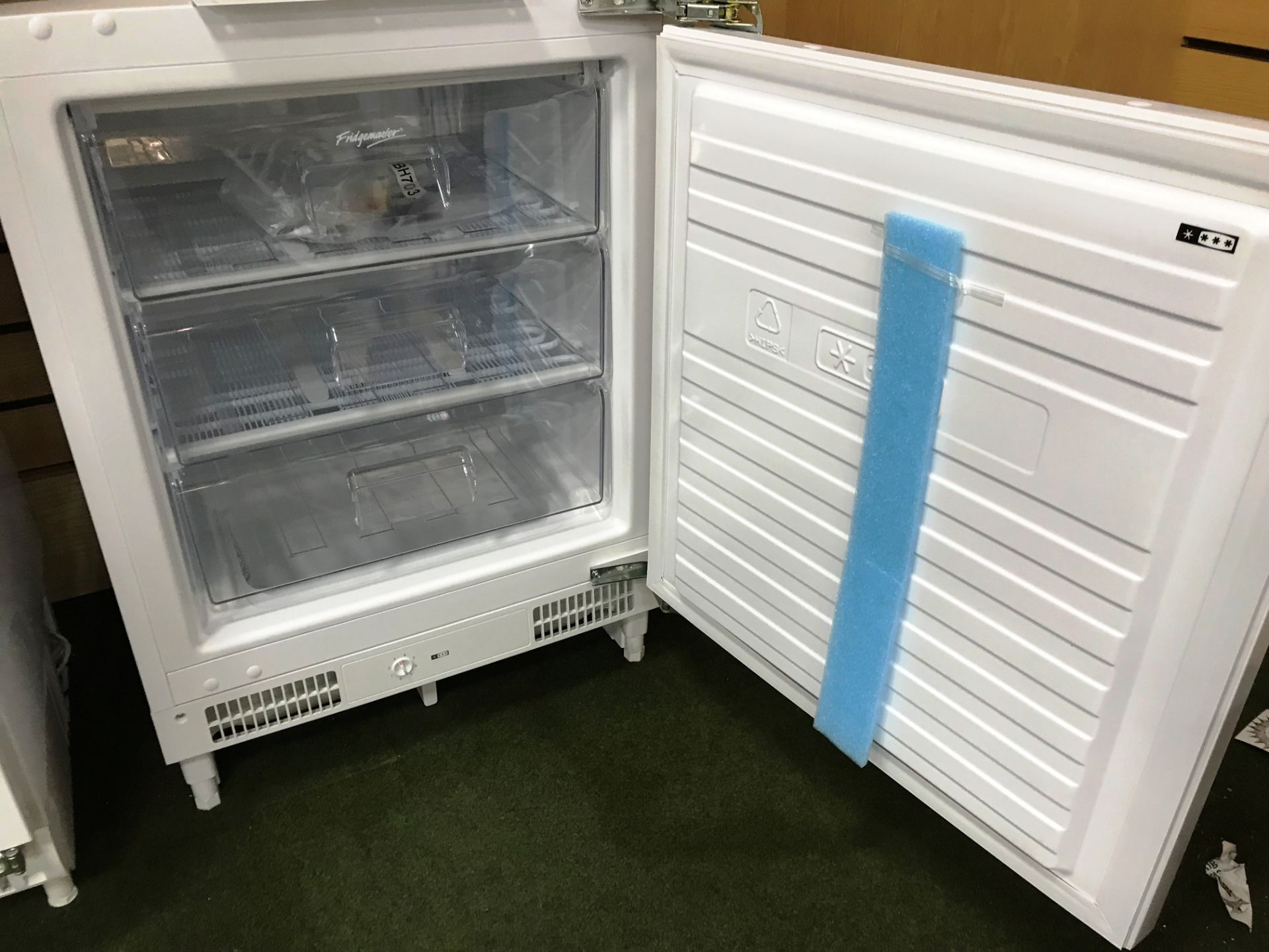 Ex Display Fridgemaster Built-in Undercounter Freezer - White - RRP£219 - Image 2 of 7