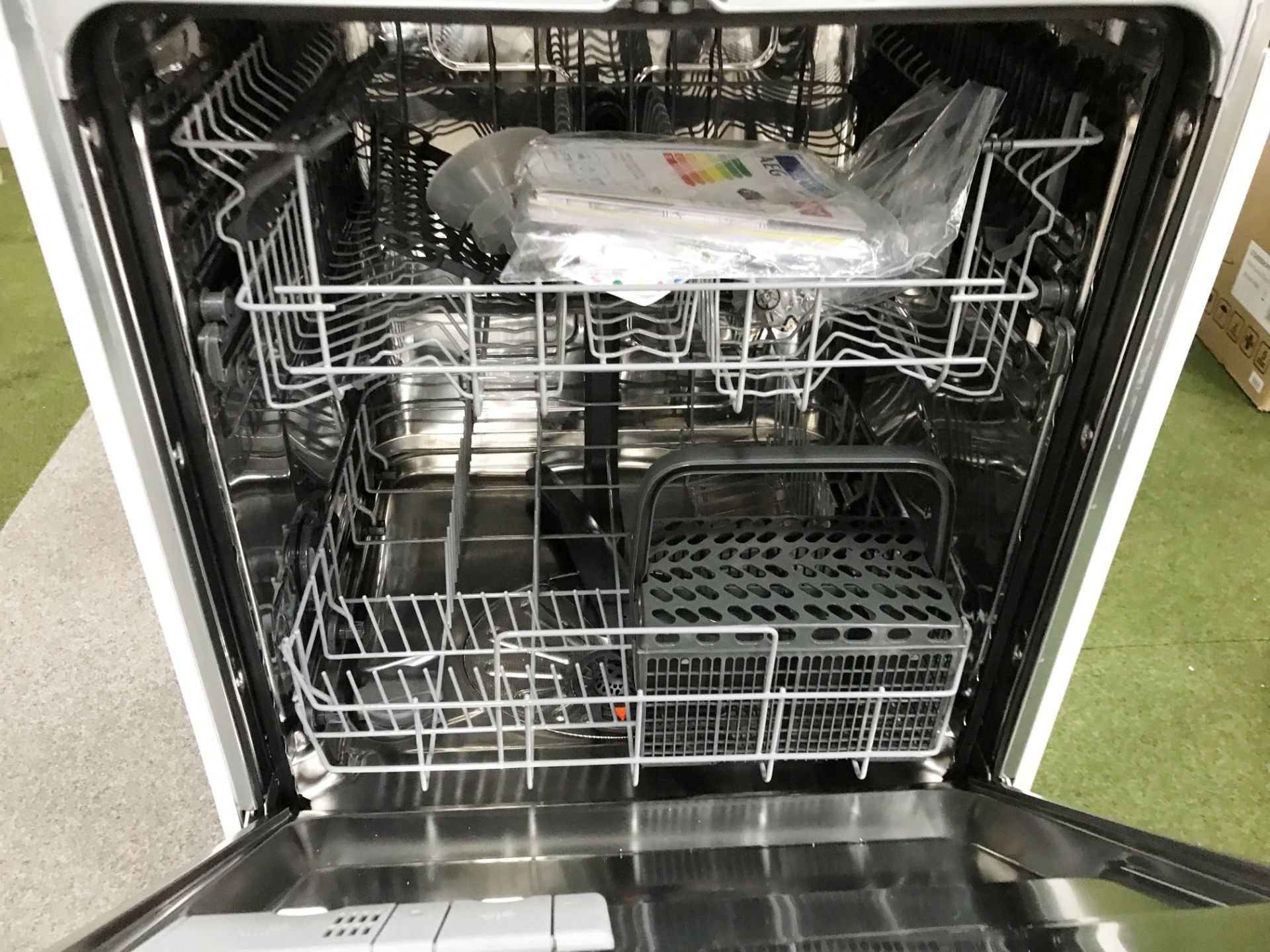 AEG FSB41600Z Integrated Dishwasher - Stainless Steel - RRP£409 - Image 4 of 5