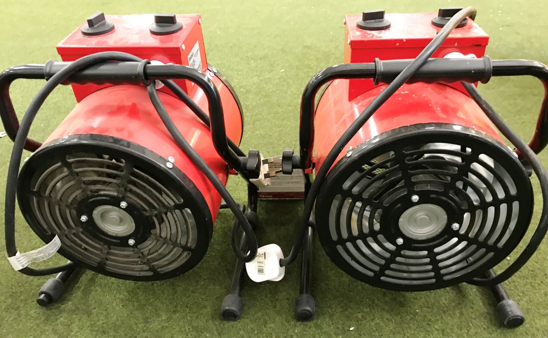 2 x Used Igenix IG9300 Commercial Drum Heater - Black/Red - RRP£79 - Image 3 of 3