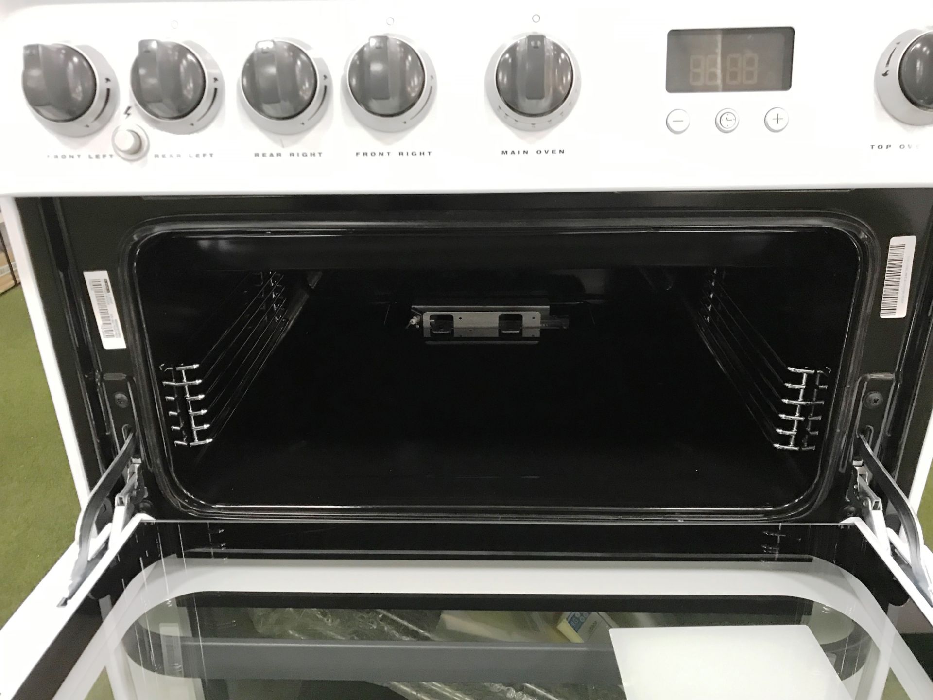 Ex Display Hotpoint JLG60P 60cm Gas Cooker - Polar White - RRP£399.99 - Image 3 of 6