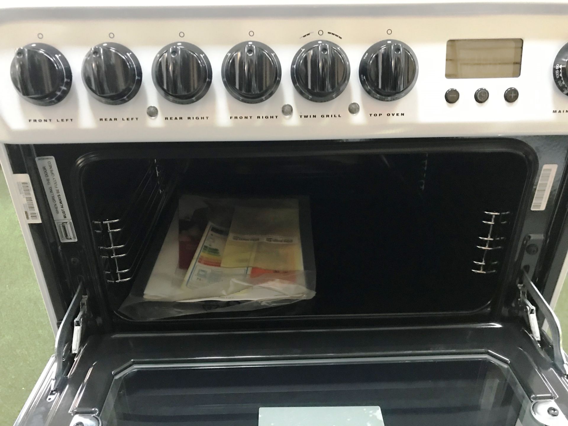 Ex Display Hotpoint DCN60P 60 cm Electric Ceramic Cooker - White - RRP£399.99 - Image 4 of 6