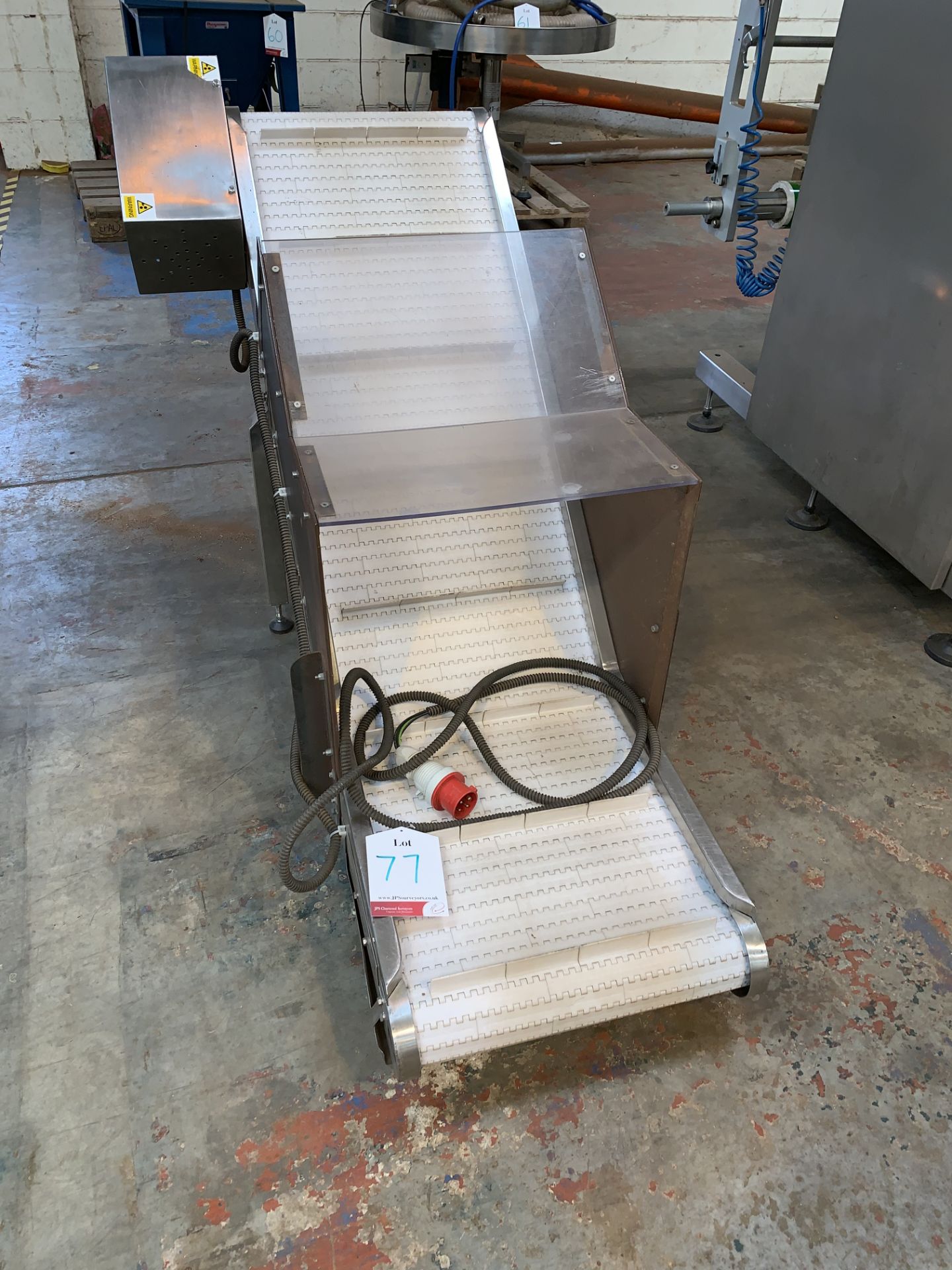 Tilting conveyor