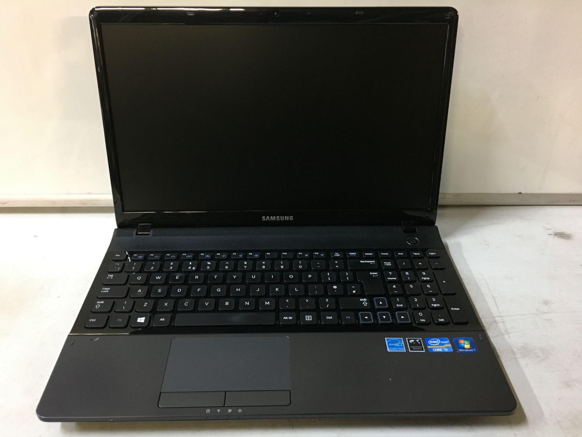 Samsung NP300E5C Series 3 Notebook 16" Intel Core i3-3110M 2.40GHz - Image 3 of 5