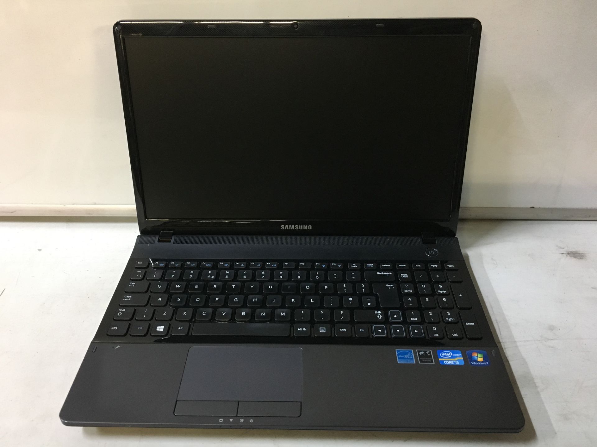 Samsung NP300E5C Series 3 Notebook 16" Intel Core i3-3110M 2.40GHz - Image 3 of 5