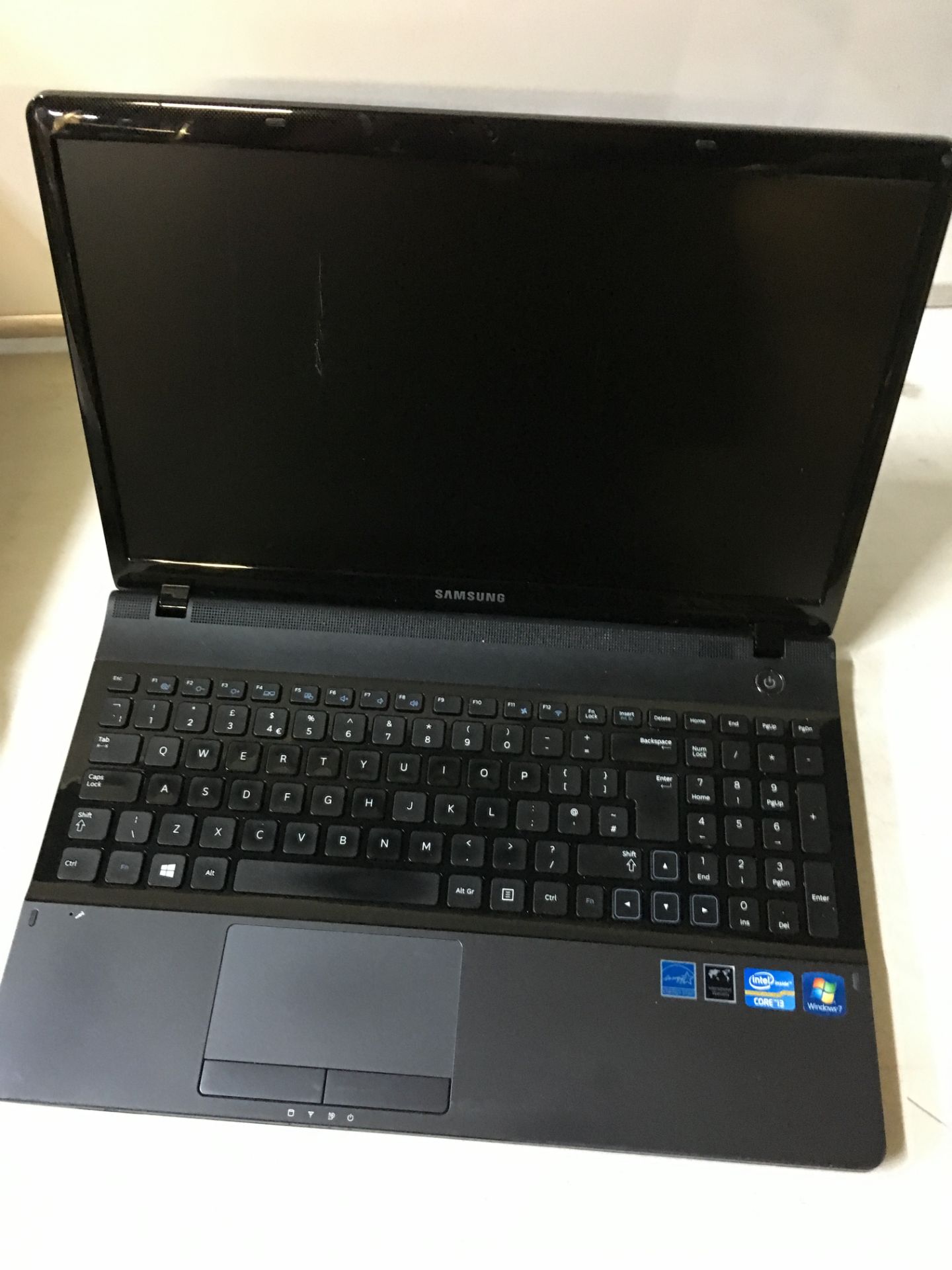 Samsung NP300E5C 3 Series Notebook 15.5'' Intel Core i3-3110M 2.40GHz - Image 3 of 4