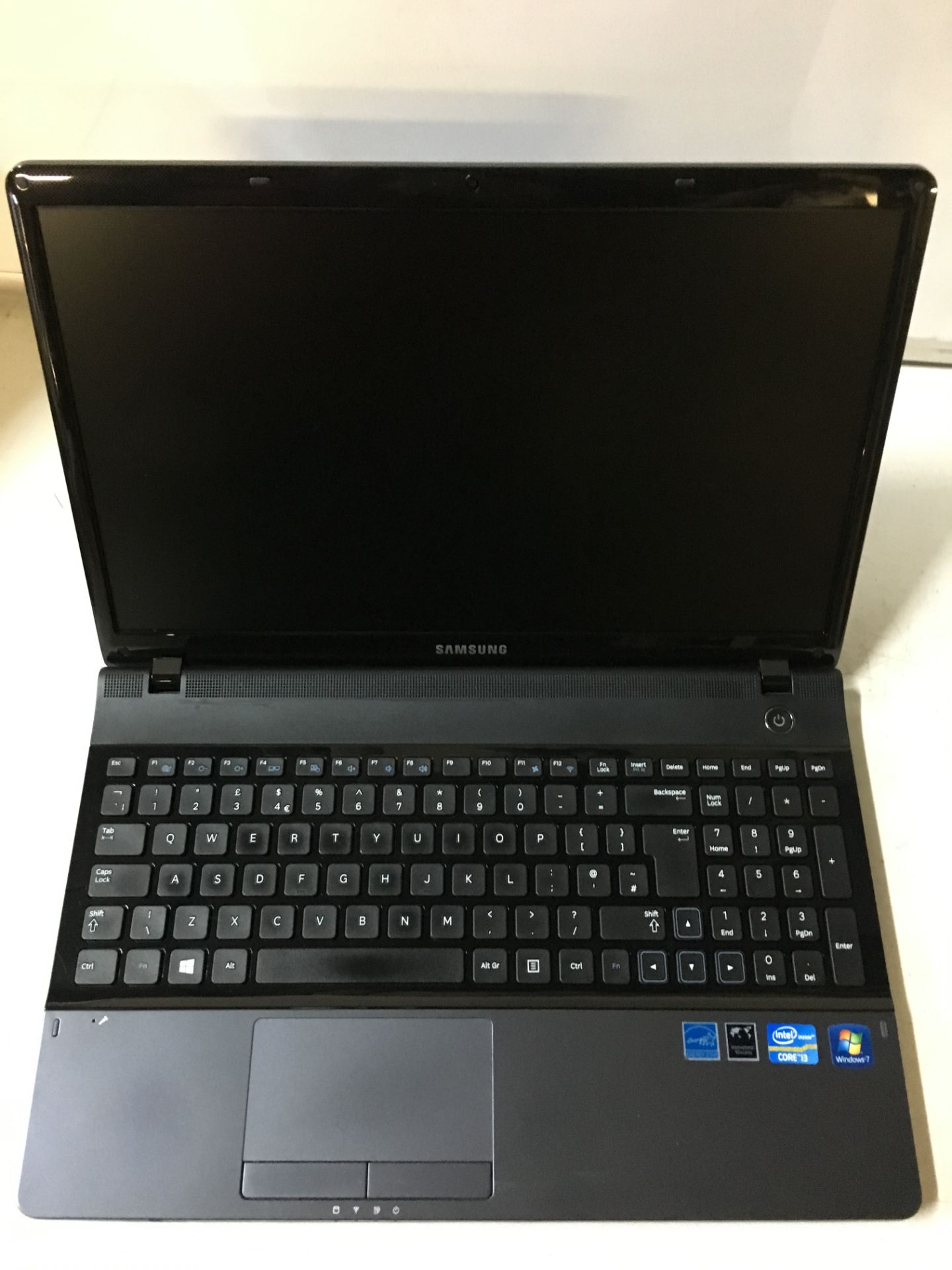 Samsung NP300E5C Series 3 Notebook 15.5'' Intel Core i3-3110M 2.40GHz - Image 3 of 4