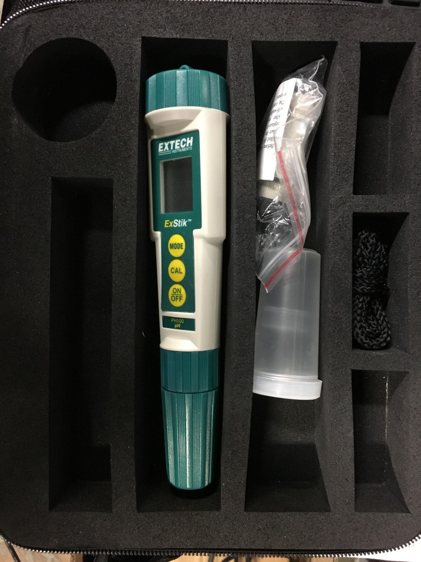 1 x Extech ExStik pH Meter