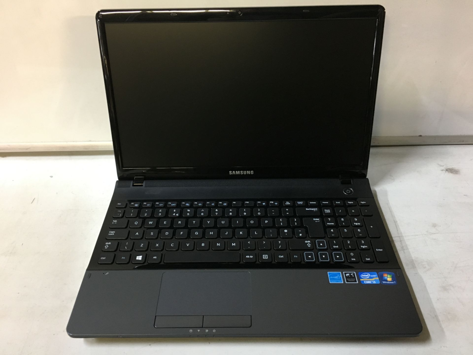 Samsung NP300E5C Series 3 Notebook 15.5" Intel Core i3-3110M 2.40GHz - Image 3 of 5