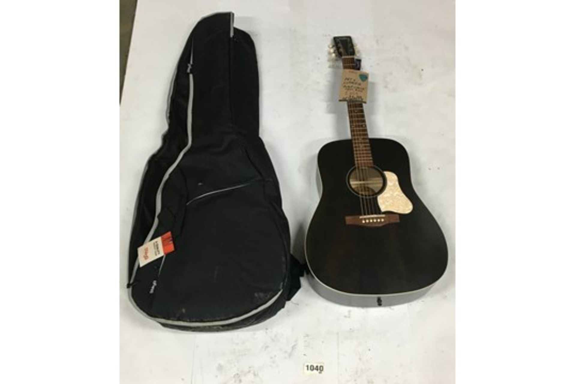 Art & Lutherie "Americana" Faded Black Acoustic Guitar