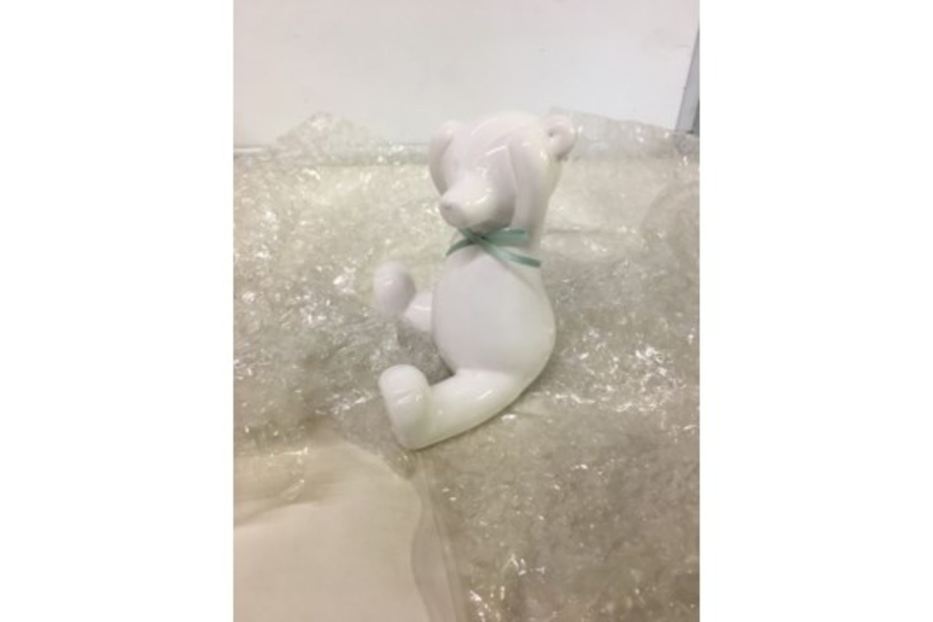 18 x White ceramic sitting bears Total RRP £179.10 - Image 3 of 3