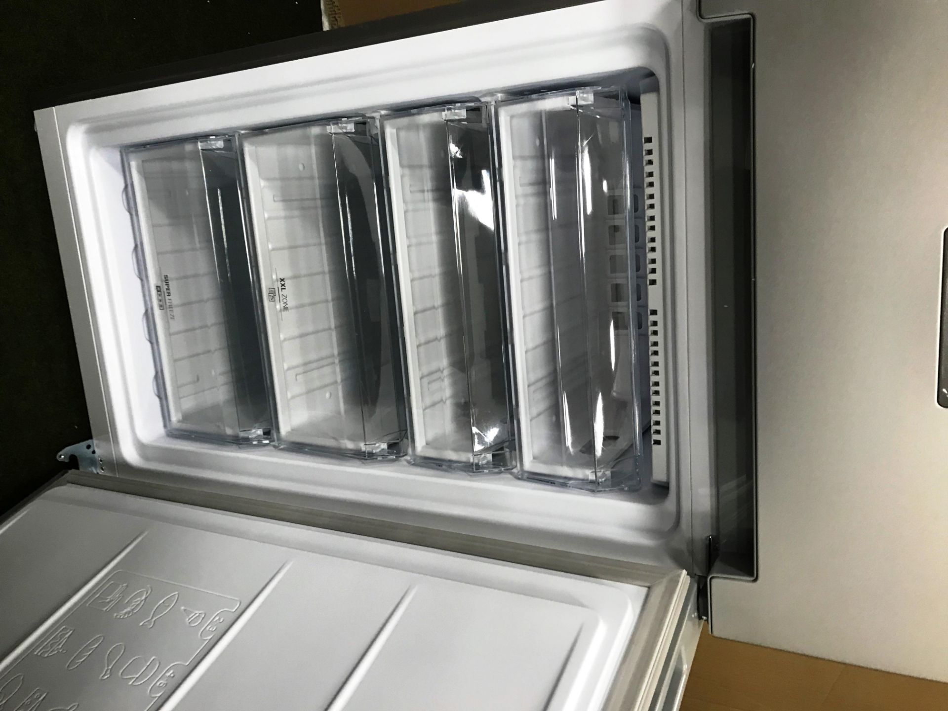Hotpoint Frost Free Freestanding Fridge Freezer w/ Water Dispenser - Graphite - RRP £389 - Image 4 of 8