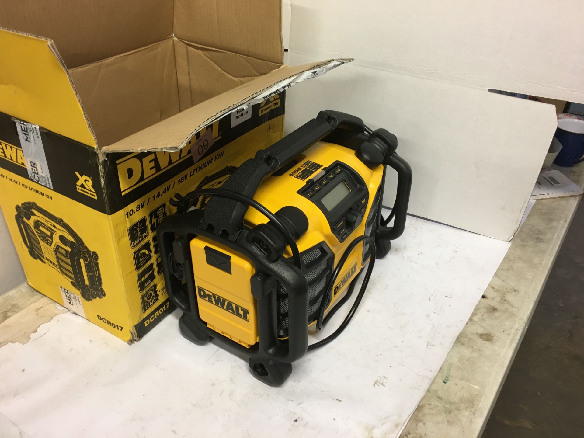 1 x Dewalt DCR017-QW DCR017 Site Radio with Charger Function XR-Li-Ion Battery or Mains Operated, 23 - Image 7 of 7