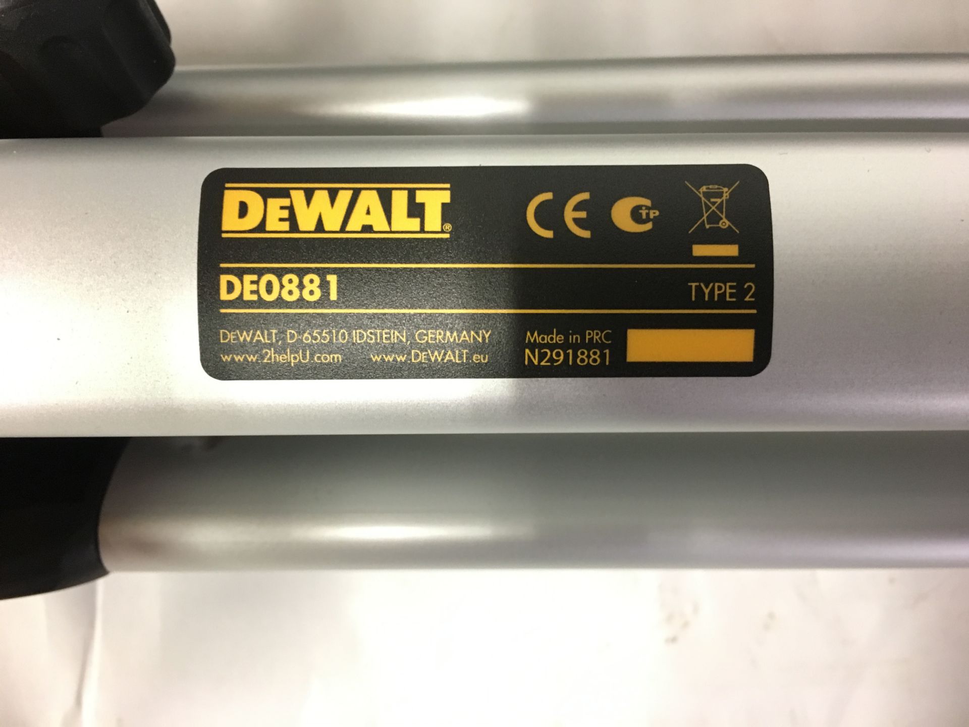 1 x DeWalt Light Weight Mini Tripod with 1/4-inch Thread DE0881-XJ | EAN: 5035048338612 | RRP £61.36 - Image 3 of 3