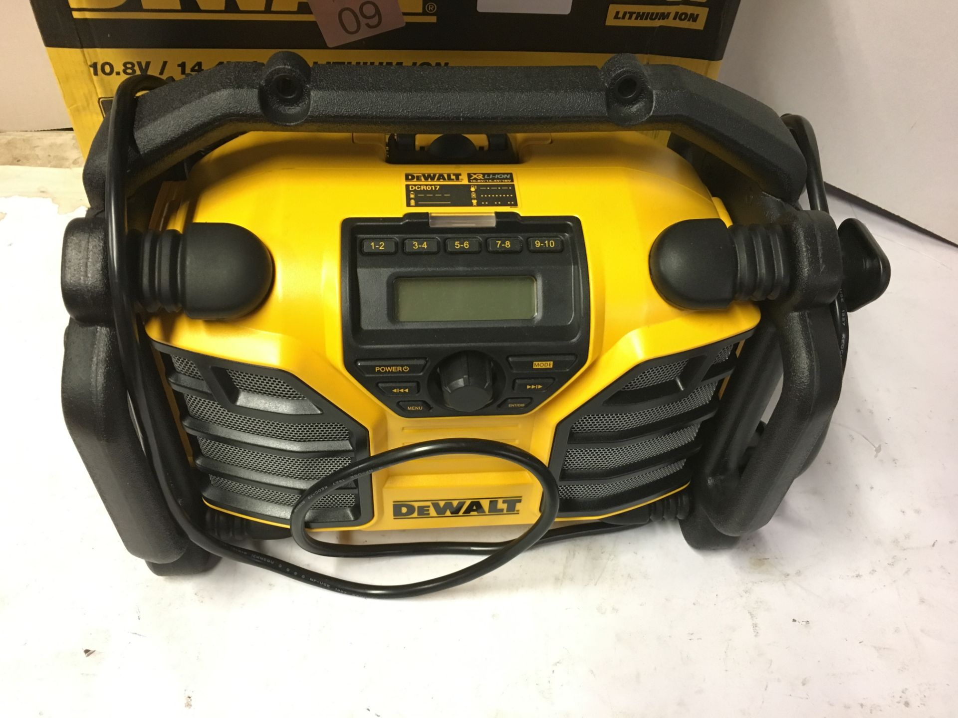 1 x Dewalt DCR017-QW DCR017 Site Radio with Charger Function XR-Li-Ion Battery or Mains Operated, 23 - Image 6 of 7