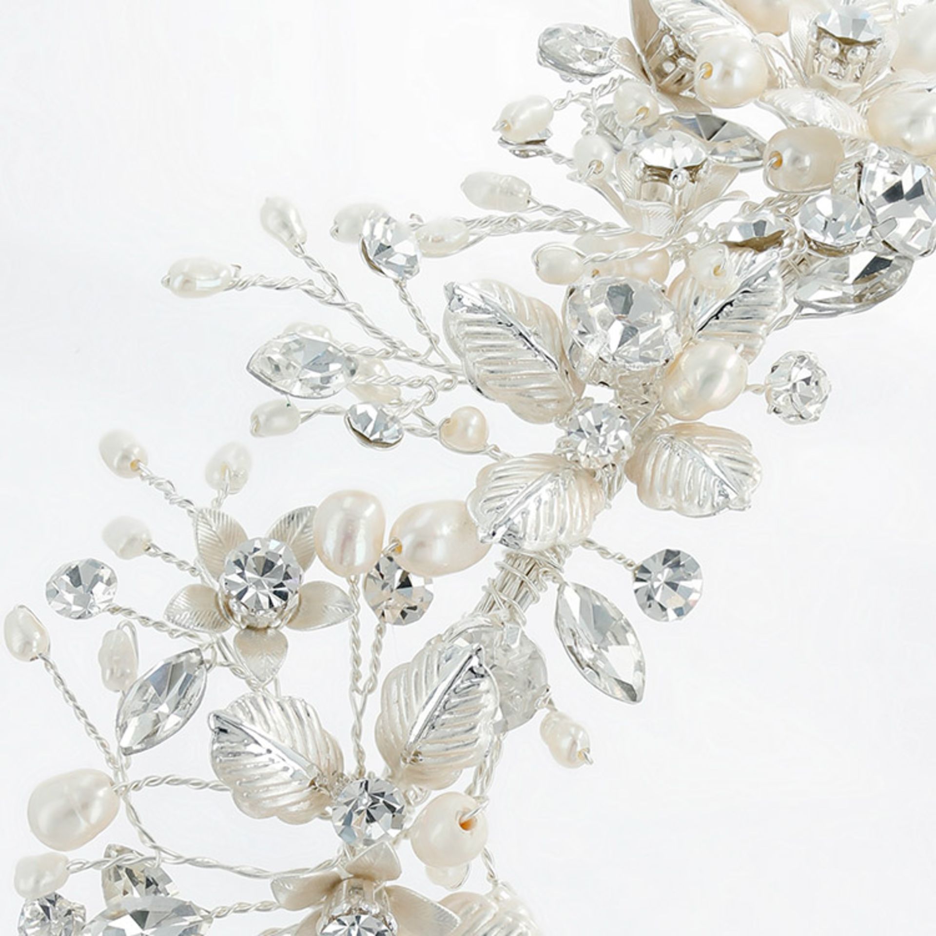 50+ Items of bridal accessories. Total Estimated RRP£3,000. See description.