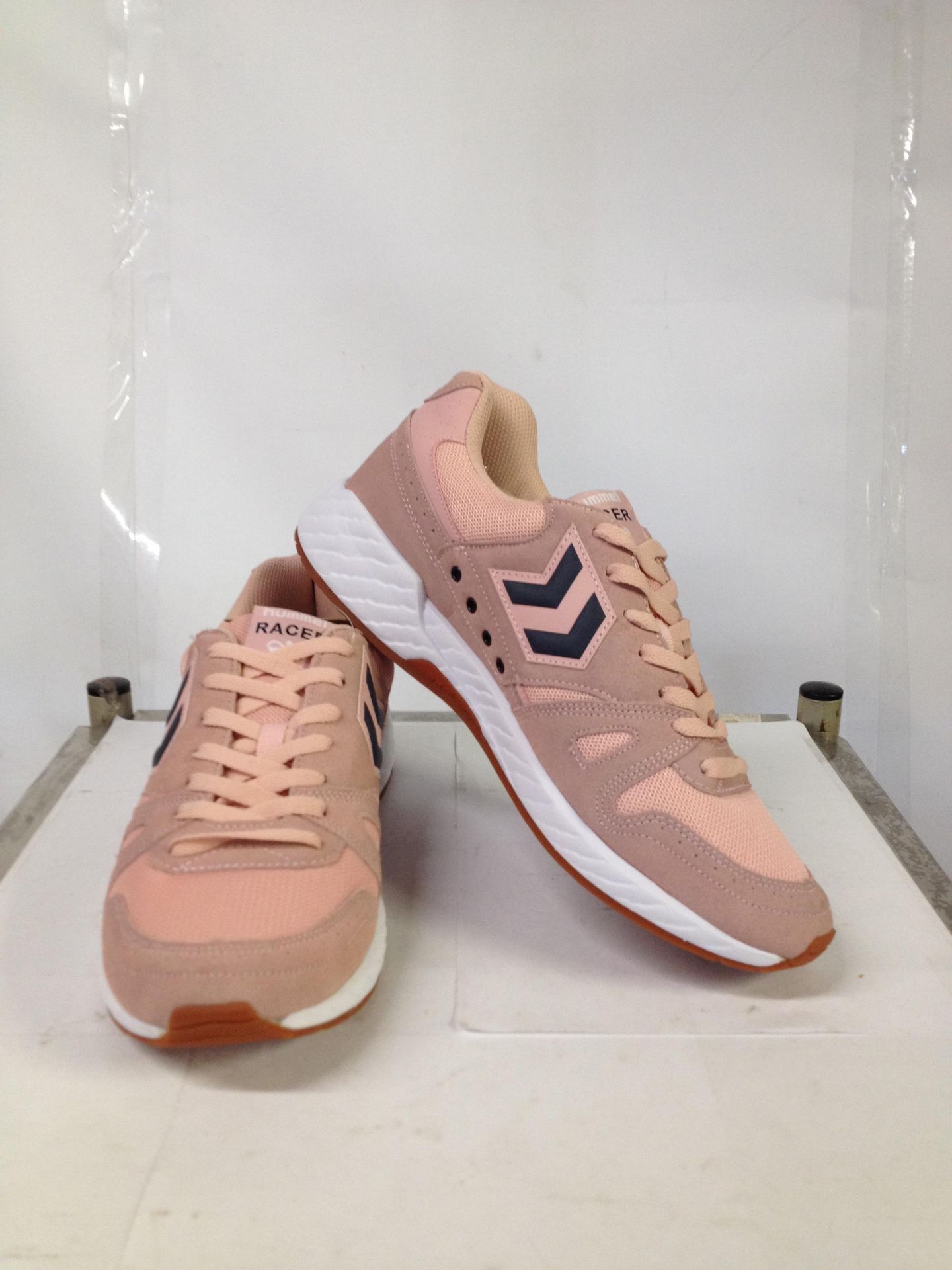 1 x Hummel Trainers | Legend Marathona | Colour: Mellow Rose | UK Size: 11 | RRP £ 70