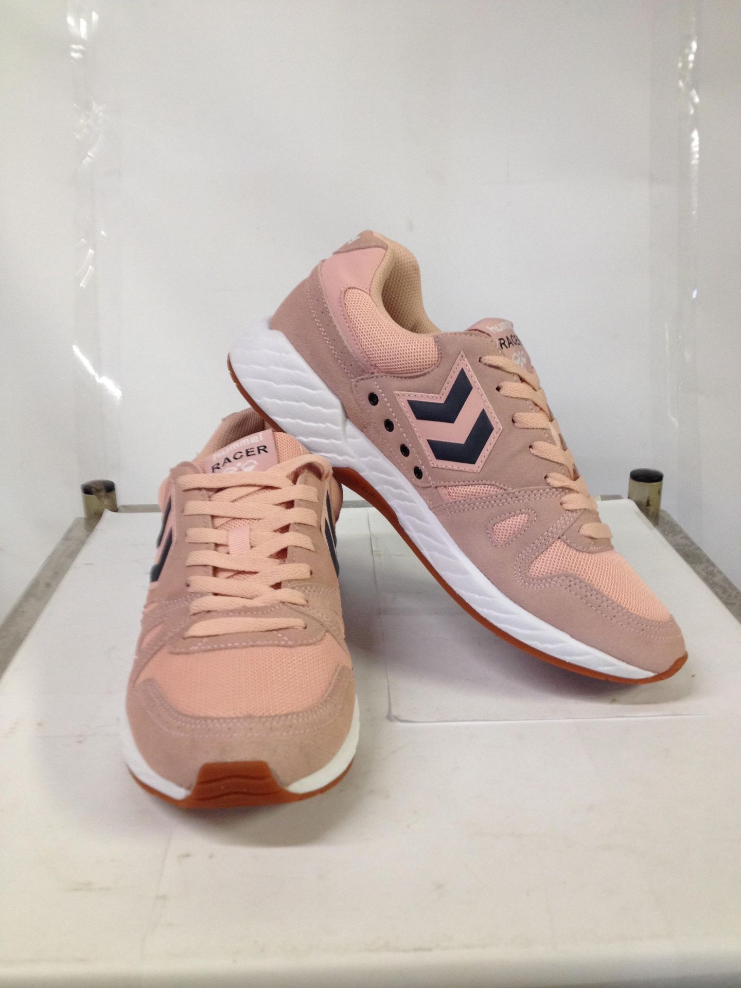 1 x Hummel Trainers | Legend Marathona | Colour: Mellow Rose | UK Size: 10.5 | RRP £ 70