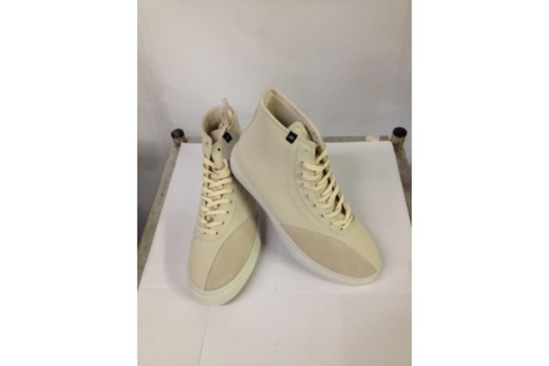 1 x Dodds High Top Sneakers | Colour: Winter White | UK Size: 7 | Unisex | RRP £ 55