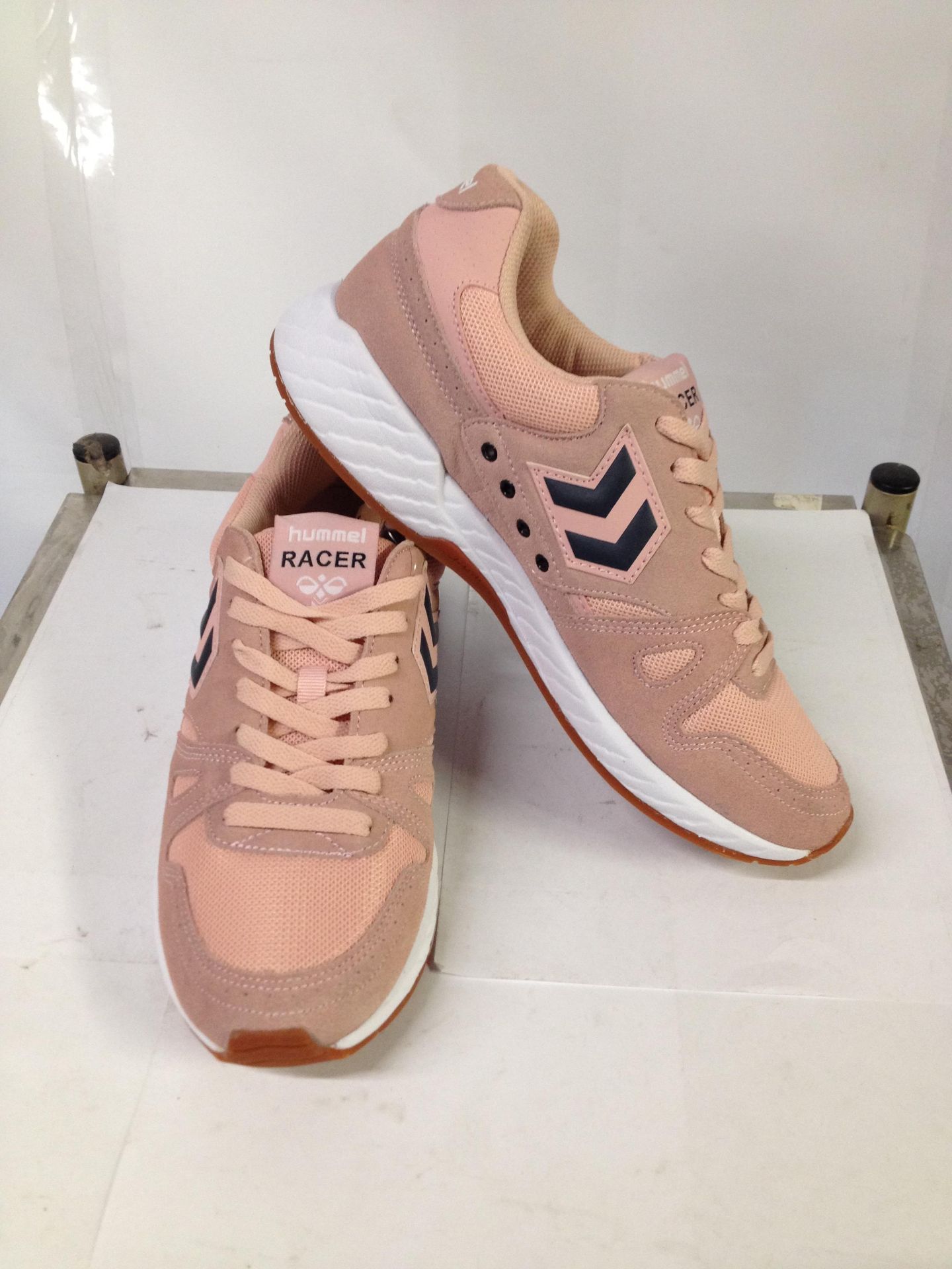 1 x Hummel Trainers | Legend Marathona | Colour: Mellow Rose | UK Size: 9 | RRP £ 70