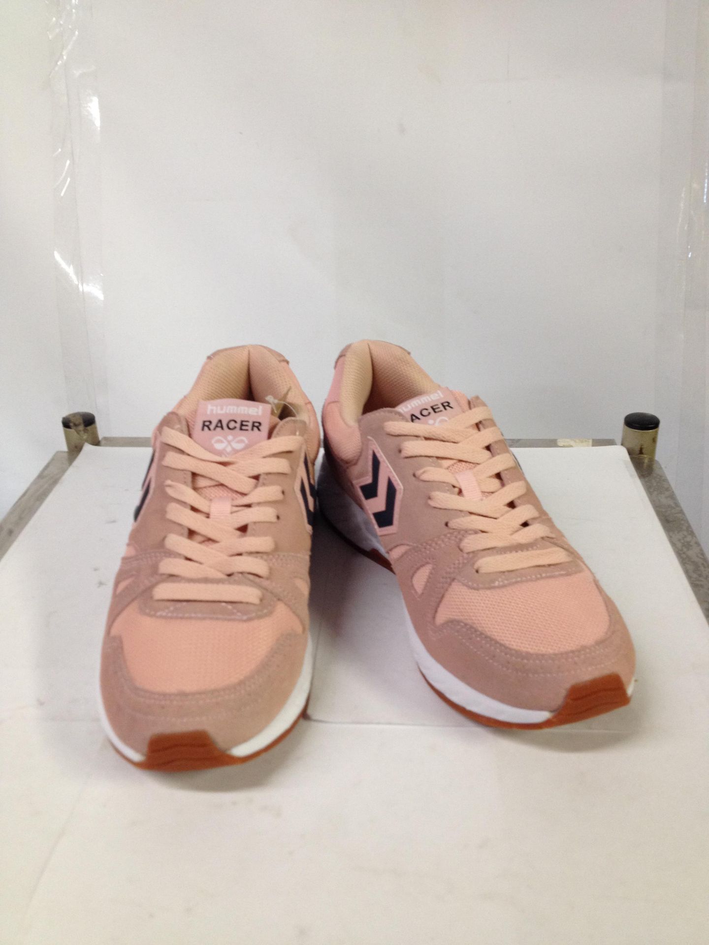 1 x Hummel Trainers | Legend Marathona | Colour: Mellow Rose | UK Size: 9 | RRP £ 70 - Image 2 of 2