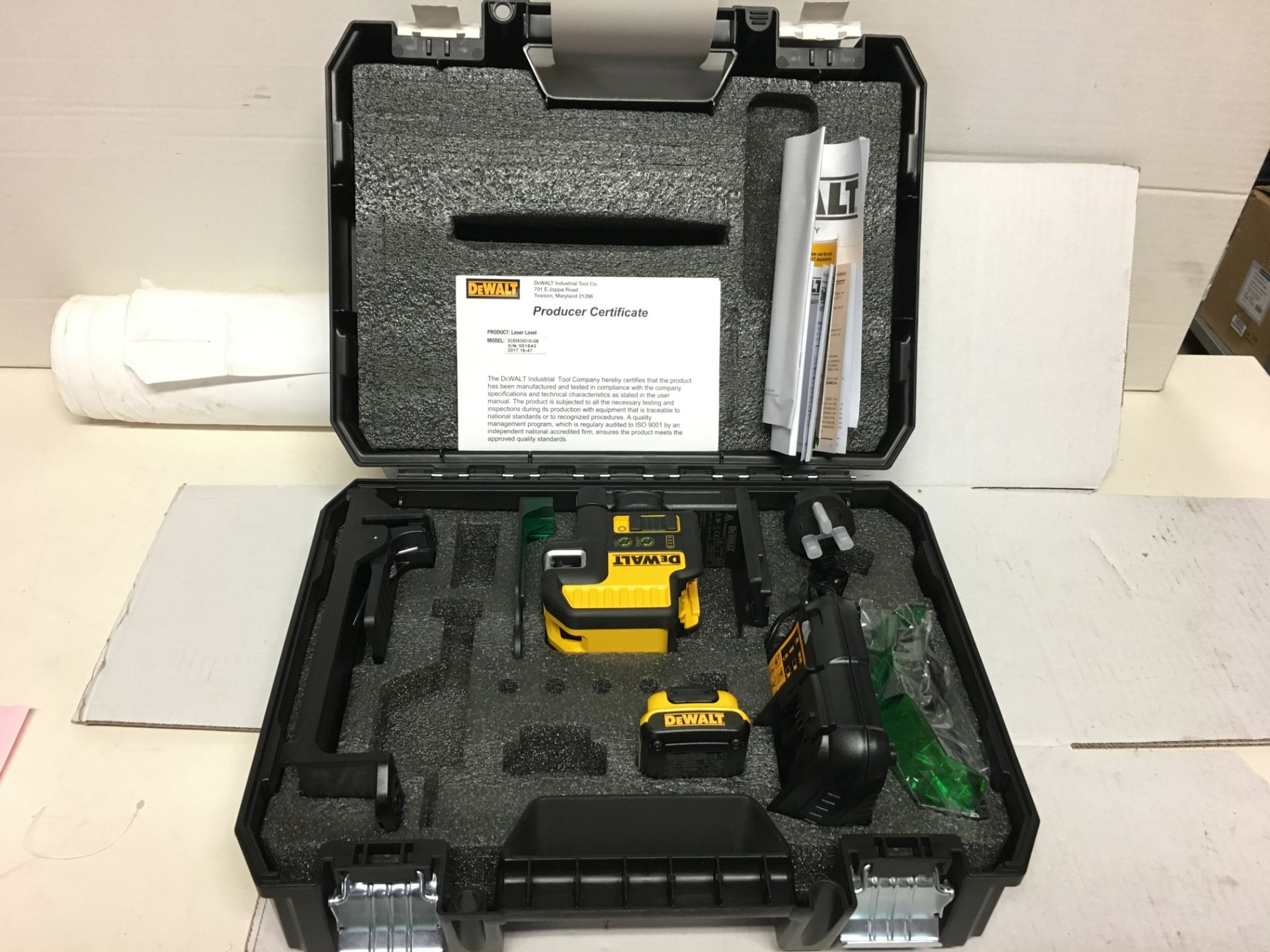 1 x Dewalt DCE0825D1G 10.8V 5 Spot Cross Line Green Laser (1 x 2.0Ah Battery), Yellow/Black | EAN: 5 - Image 3 of 3