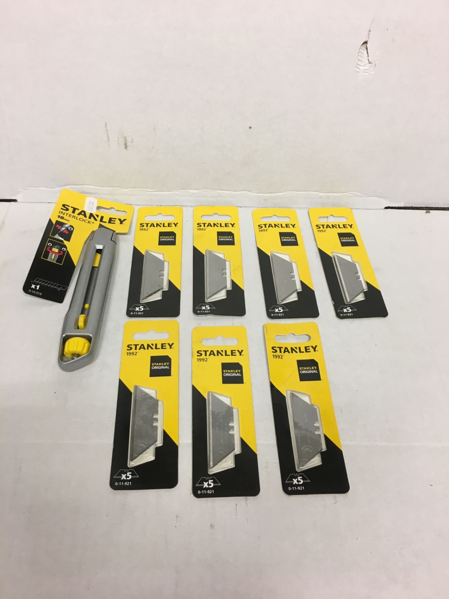 8 x Stanley knife and blades, as listed | RRP £ 21