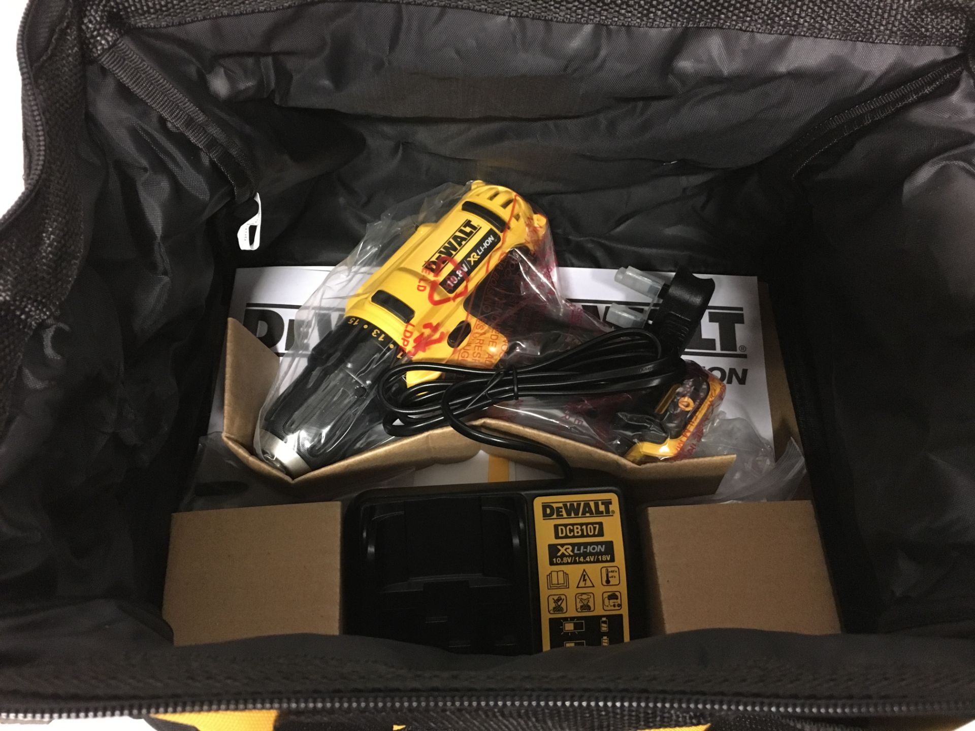 1 x DeWalt DCK211C2 10.8 Volt Compact Drill Driver and Impact Driver Twin Pack in Kitbag | EAN: 5035 - Image 5 of 5