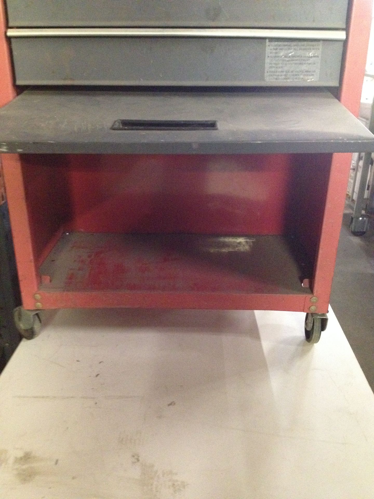 Red mobile trolly/tool box - Image 4 of 4