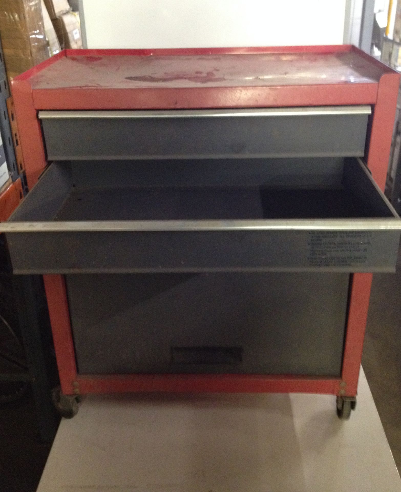 Red mobile trolly/tool box - Image 3 of 4