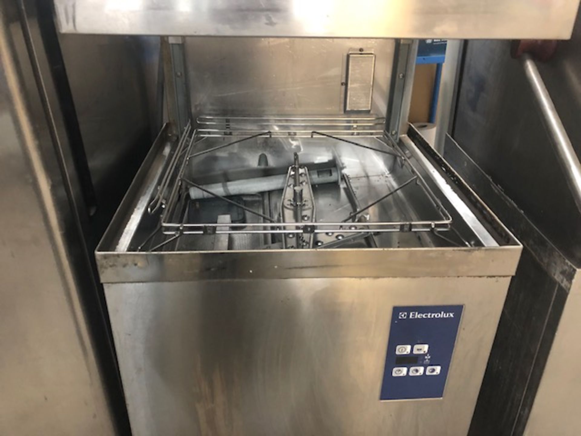 Electrolux EHTG Pass-Through Dishwasher - Image 4 of 5