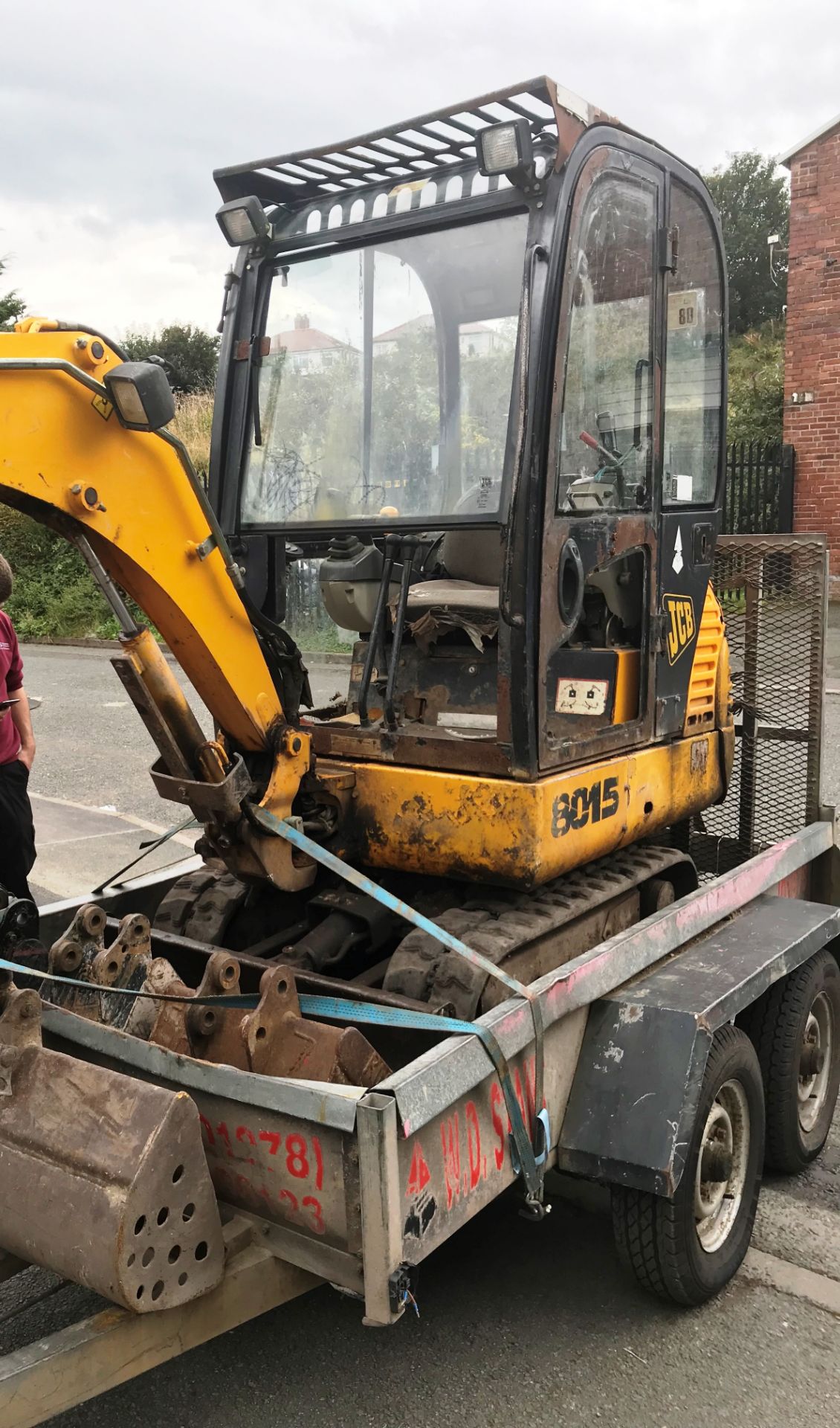 JCB 8015 1.5T Mini Digger w/ Trailer & 3 x Buckets - Image 7 of 8