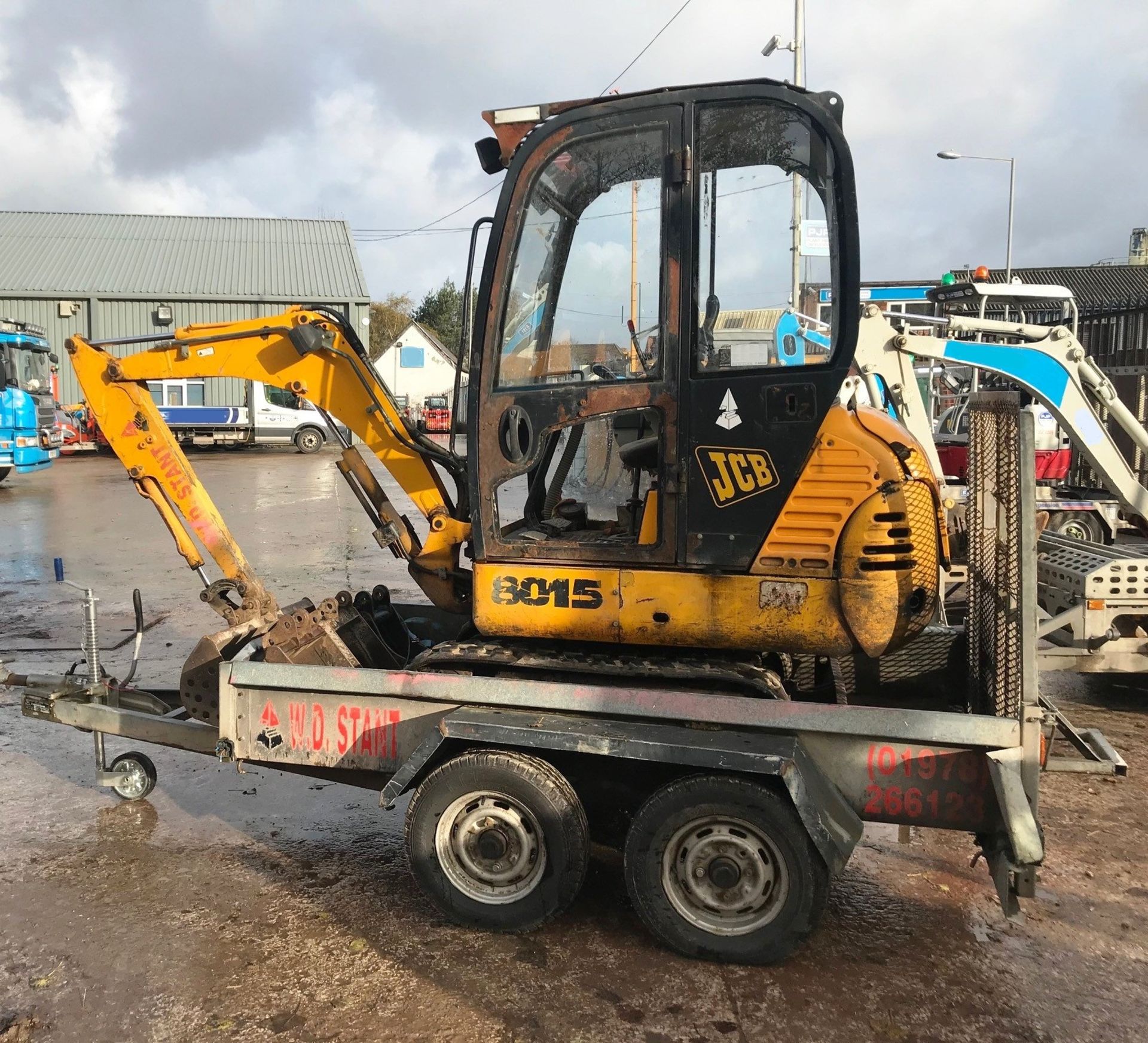 JCB 8015 1.5T Mini Digger w/ Trailer & 3 x Buckets