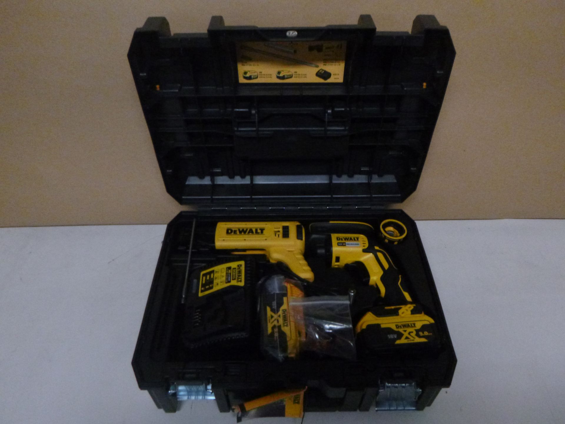 1 x DEWALT DCF620P2K-GB XR Brushless 2 Kg SDS-Plus Hammer (2 x 5 Ah), 18 V, Yellow/Black | EAN: 5035 - Image 3 of 3