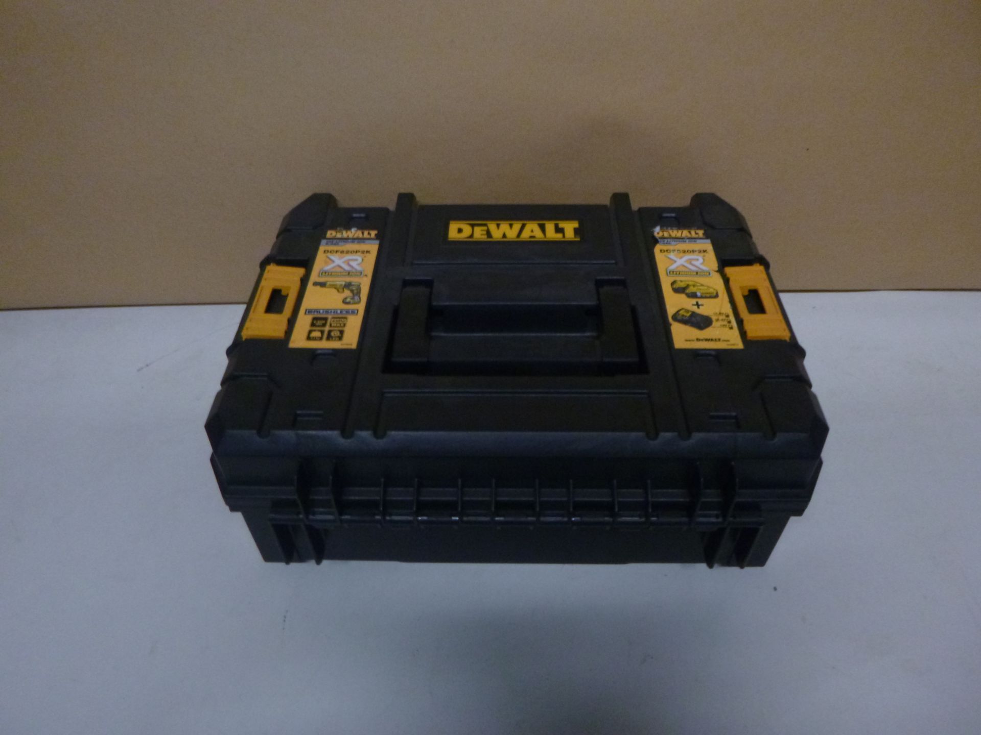 1 x DEWALT DCF620P2K-GB XR Brushless 2 Kg SDS-Plus Hammer (2 x 5 Ah), 18 V, Yellow/Black | EAN: 5035 - Image 2 of 3