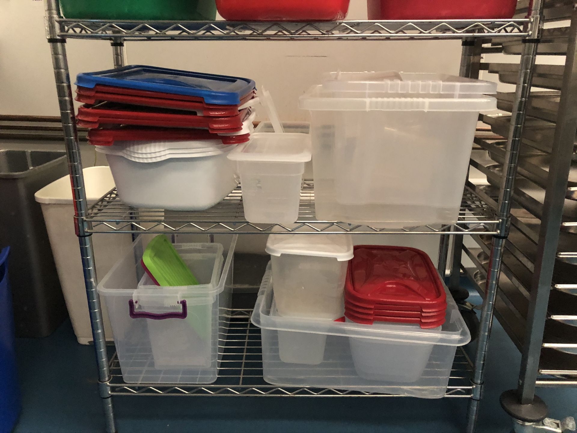 Quantity of Plastic Measuring Jugs, Containers & Bowls as per pictures | RACKS NOT INCLUDED - Bild 3 aus 9