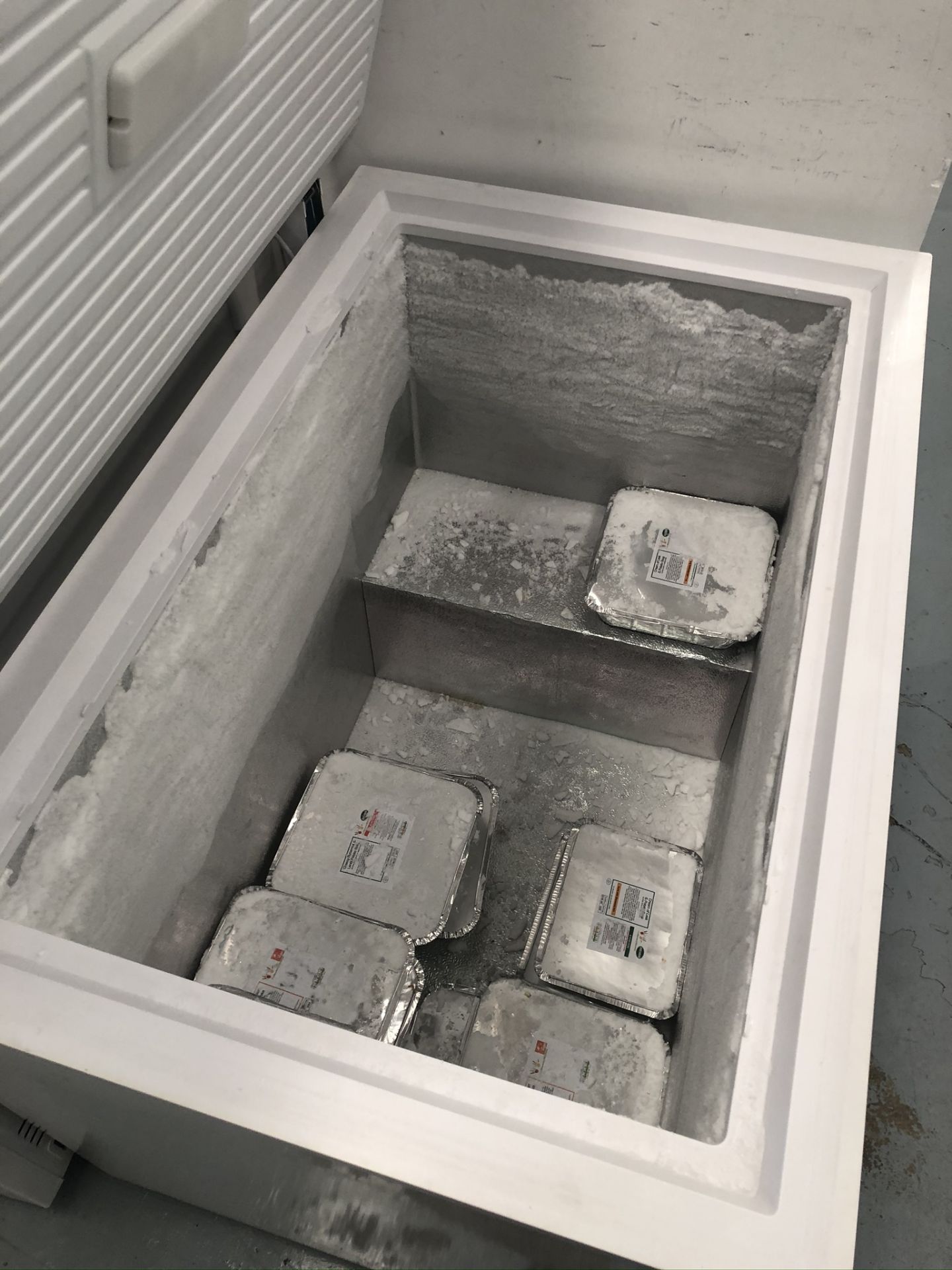 Beko Iceking CF301AP Chest Freezer - Image 3 of 4