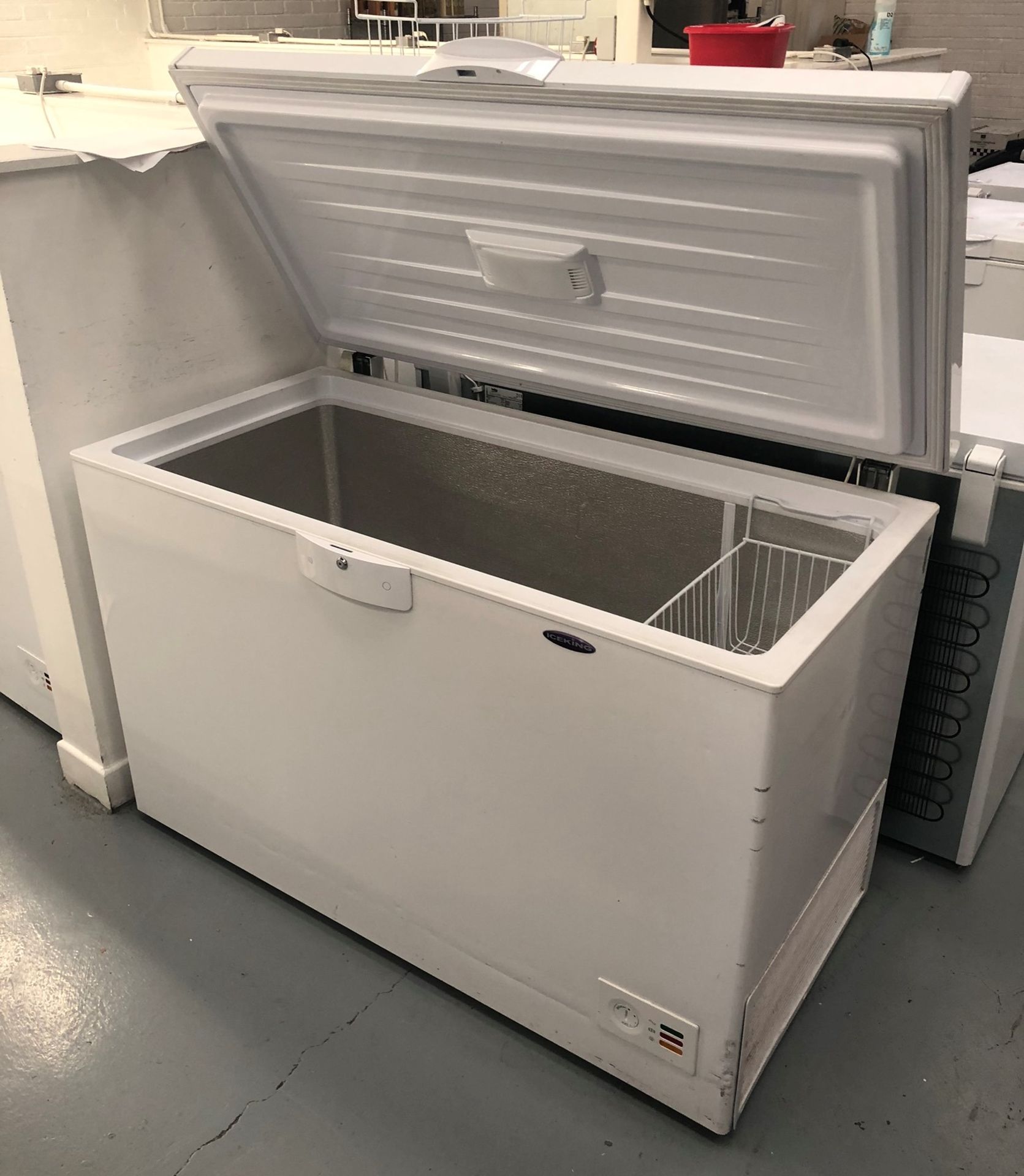 Beko Iceking CFAP400 Chest Freezer - Image 2 of 4