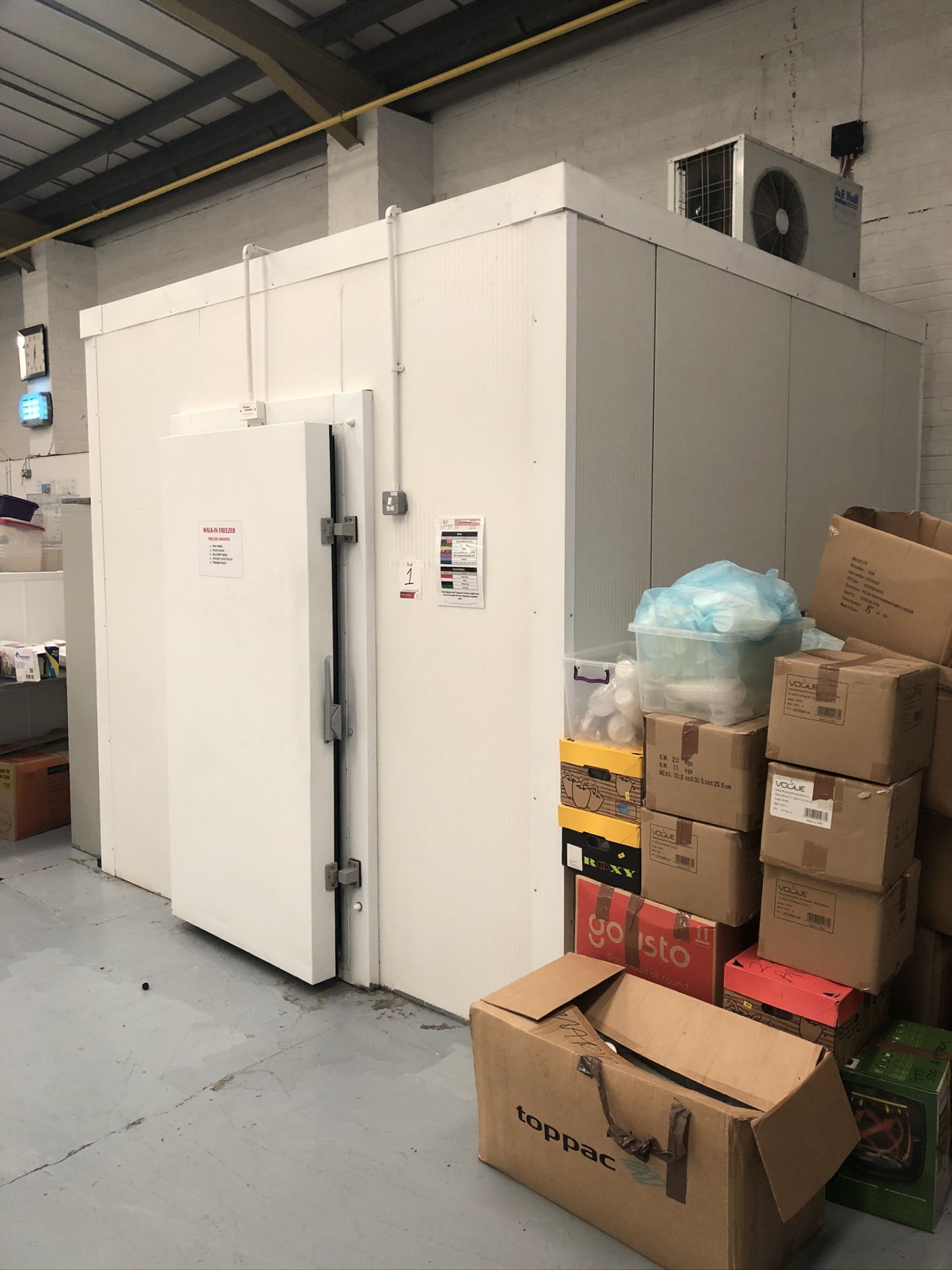 Walk-in Freezer | Size: L - 3m x W - 3m x H - 2.7m - Image 2 of 8