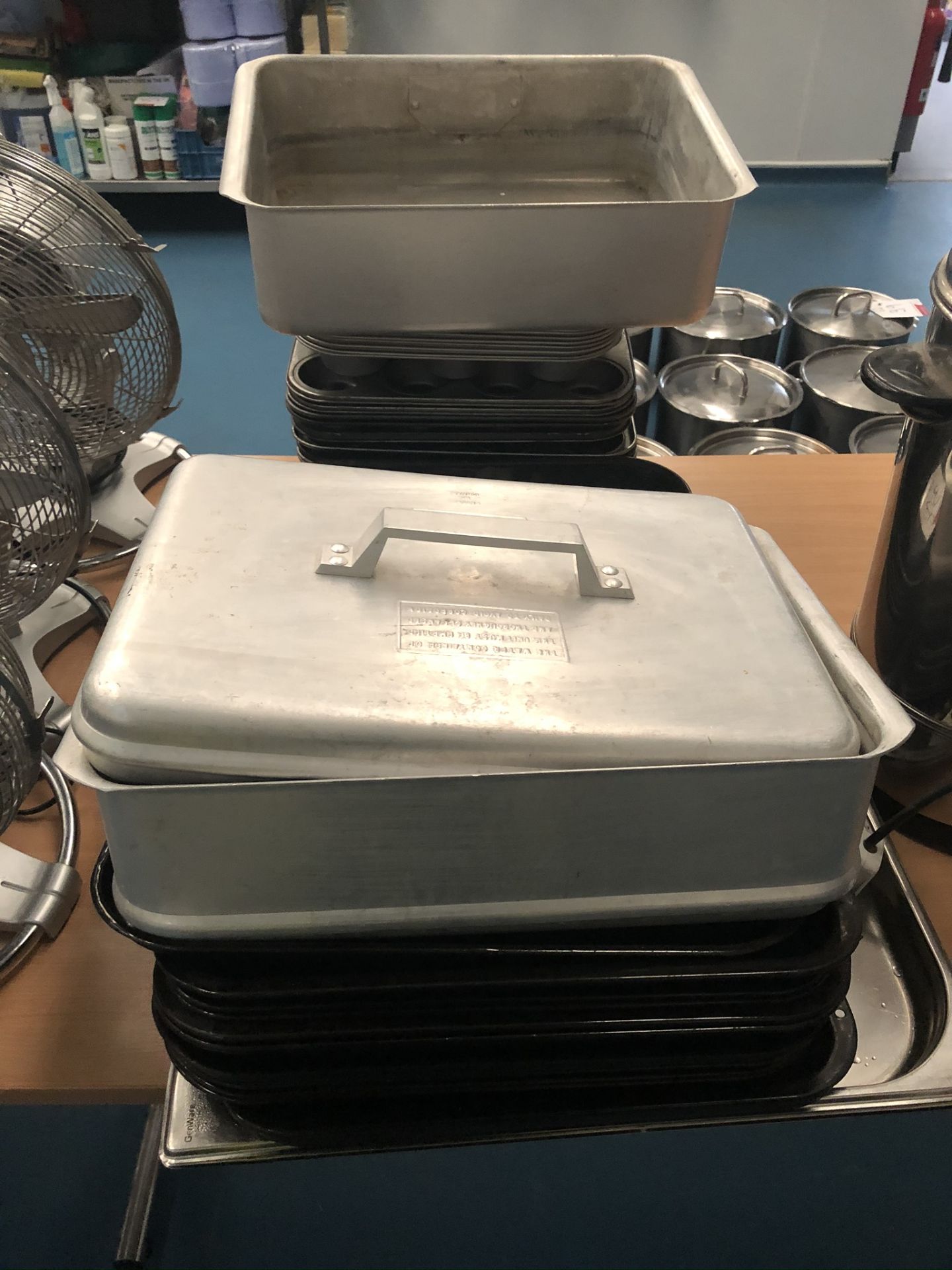 Quantity of Metal Baking Trays & Cake Tins as per pictures - Bild 2 aus 3