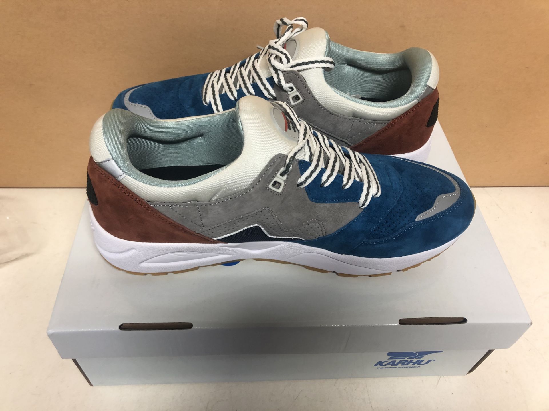 1 x Karhu Aria Ocra Bluette and Grey Suede and Nylon Sneaker Size: 9 UK | EAN: 0842980113765 - Image 5 of 5