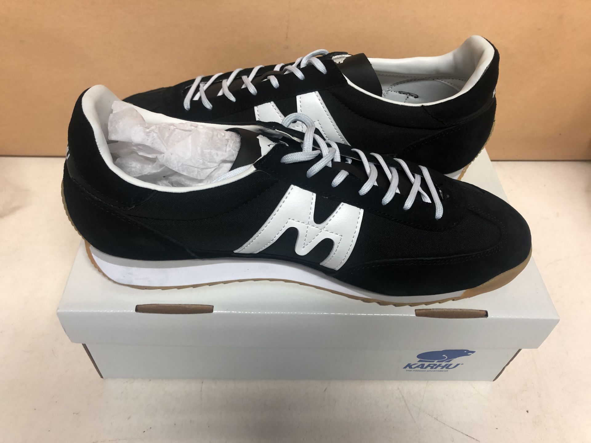 1 x Karhu Men Champion Air Black White Size 12.0 US F805003 Size: 11 UK | EAN: 0846171092426 - Image 5 of 5